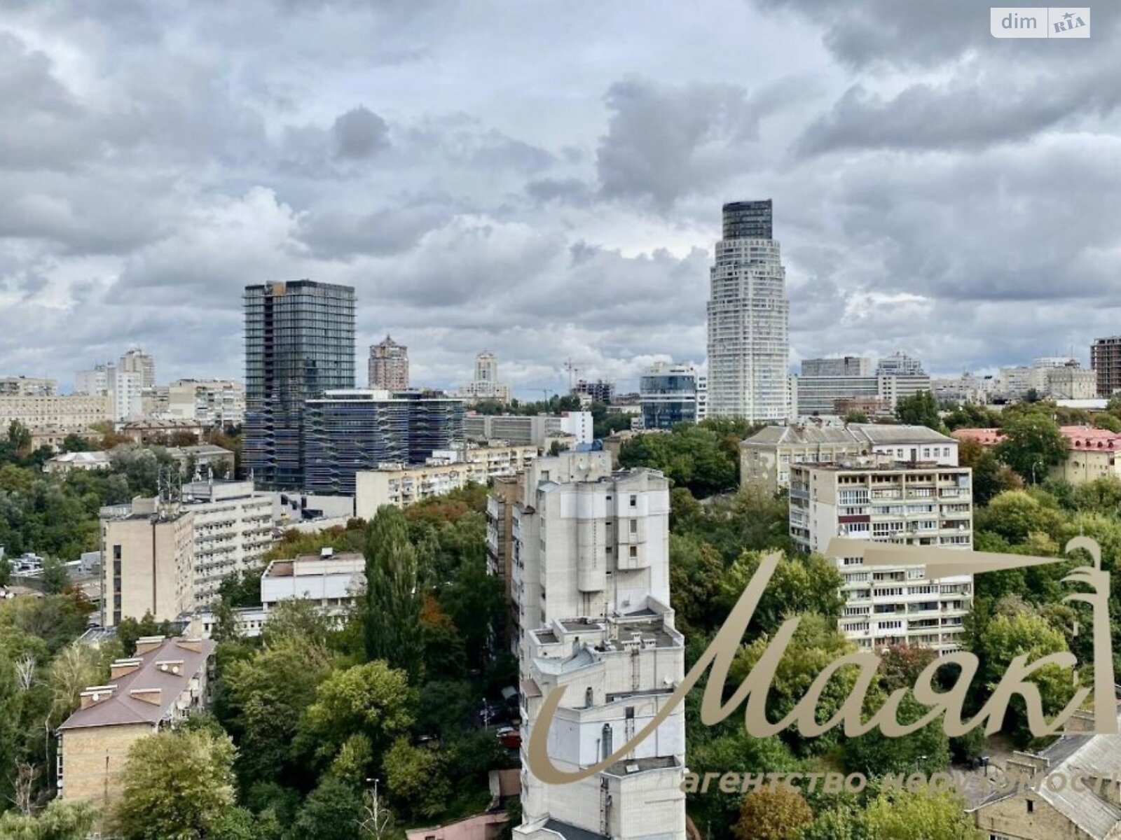 двокімнатна квартира з меблями в Києві, район Печерський, на бул. Лесі Українки 7В в довготривалу оренду помісячно фото 1