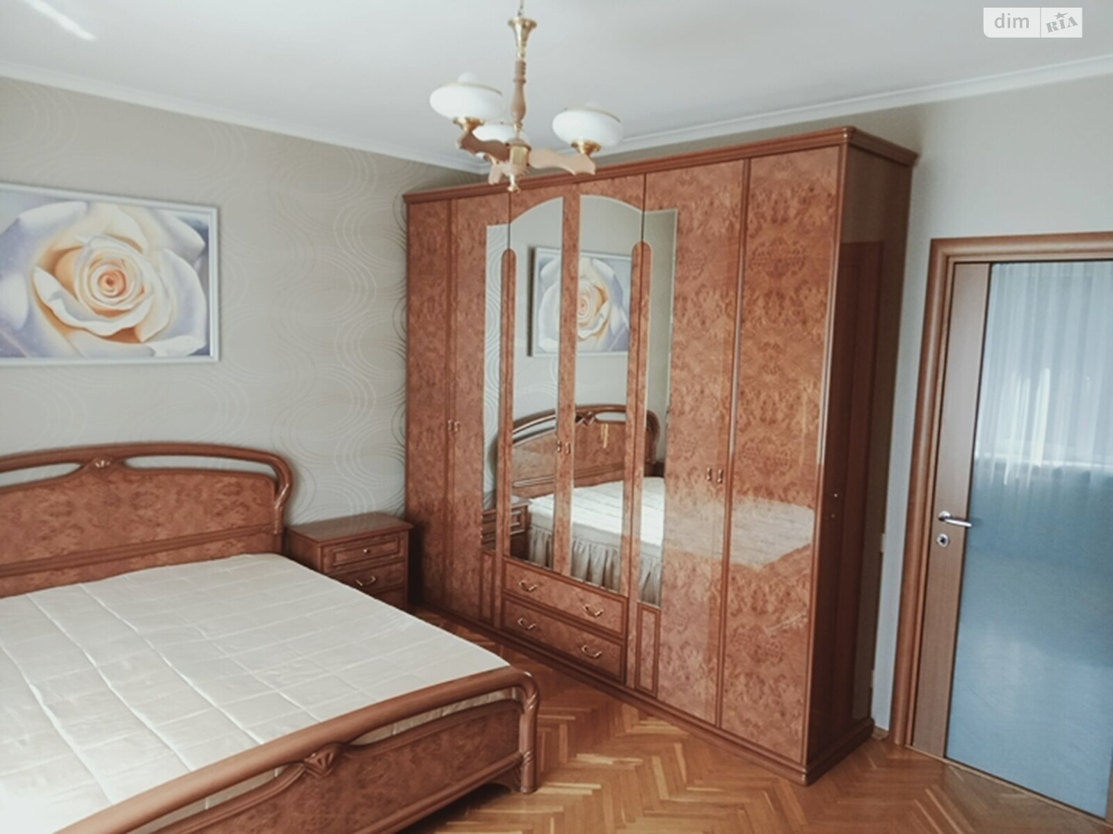 трехкомнатная квартира в Киеве, район Печерский, на бул. Леси Украинки 24 в аренду на долгий срок помесячно фото 1 трехкомнатная квартира в Киеве, район Печерский, на бул. Леси Украинки 24 в аренду на долгий срок помесячно фото 1