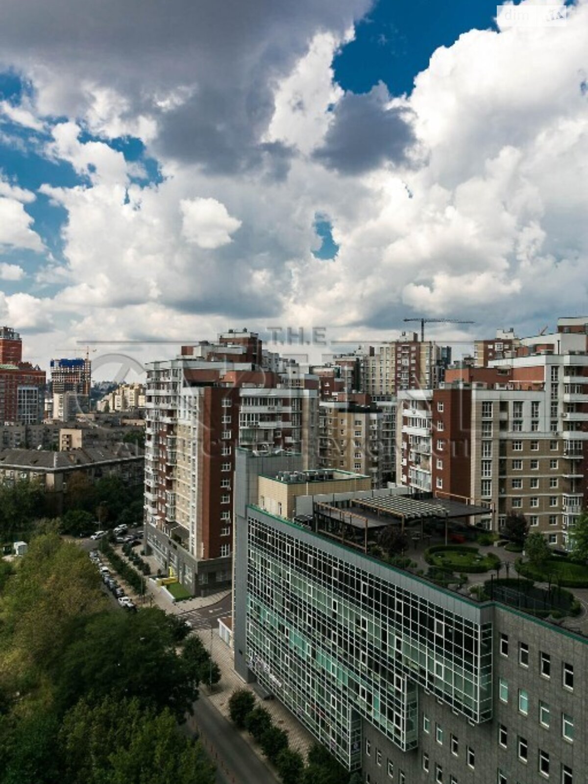 трикімнатна квартира з меблями в Києві, район Печерський, на вул. Маккейна Джона 7 в довготривалу оренду помісячно фото 1