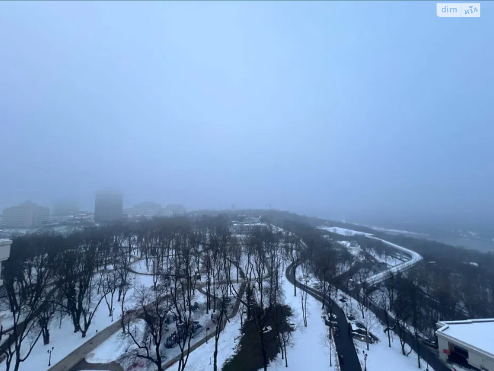 чотирикімнатна квартира в Києві, район Печерський, на вул. Михайла Грушевського 9А в довготривалу оренду помісячно фото 1