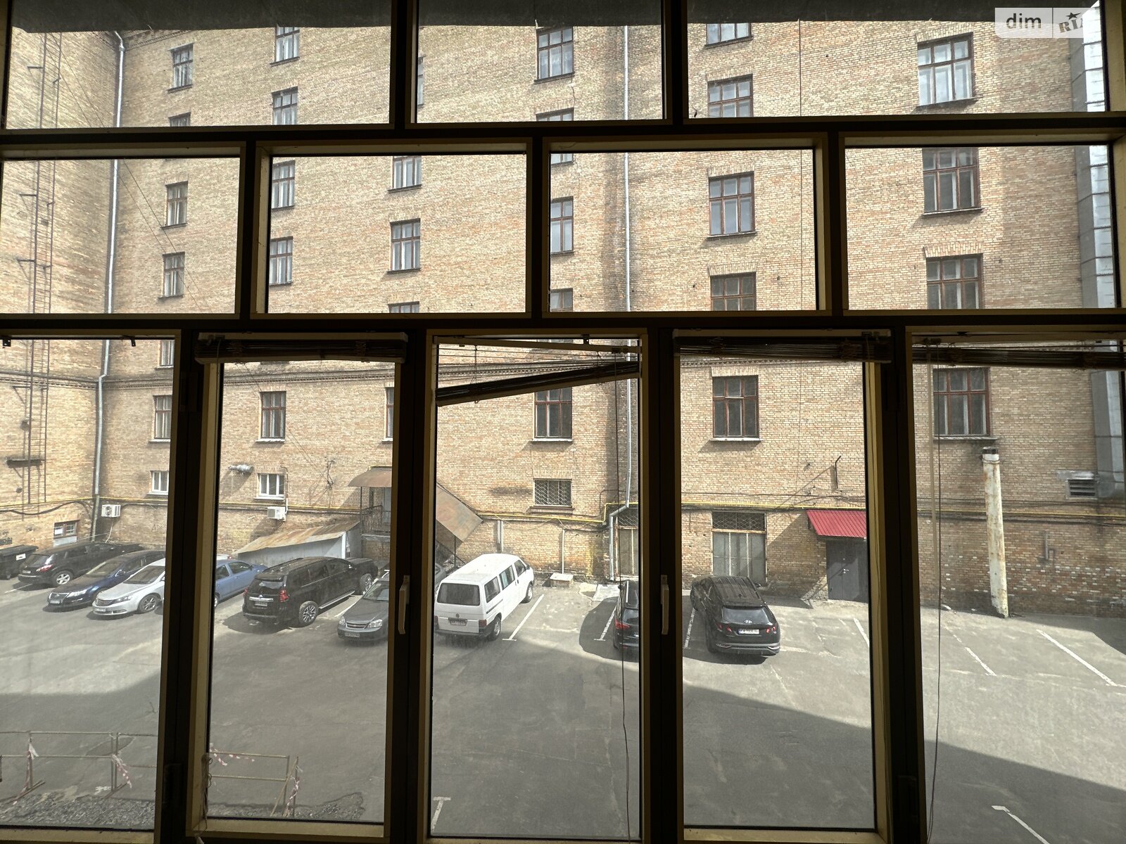 четырехкомнатная квартира в Киеве, район Печерский, на ул. Михайла Грушевского 4А в аренду на долгий срок помесячно фото 1