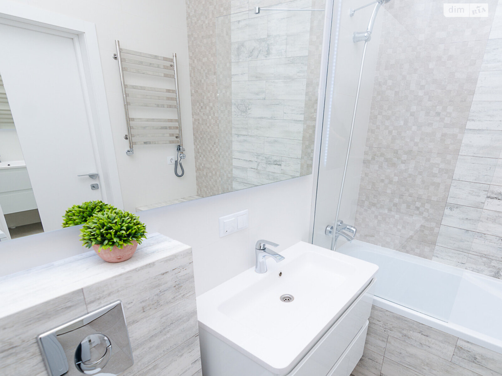 однокомнатная квартира в Киеве, район Печерский, на ул. Саперное Поле 14/55 в аренду на долгий срок помесячно фото 1