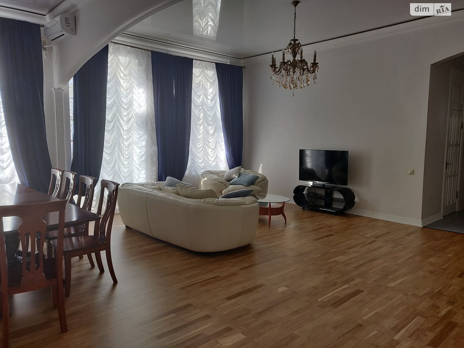 чотирикімнатна квартира в Києві, район Печерський, на вул. Шота Руставелі 12 в довготривалу оренду помісячно фото 1 чотирикімнатна квартира в Києві, район Печерський, на вул. Шота Руставелі 12 в довготривалу оренду помісячно фото 1