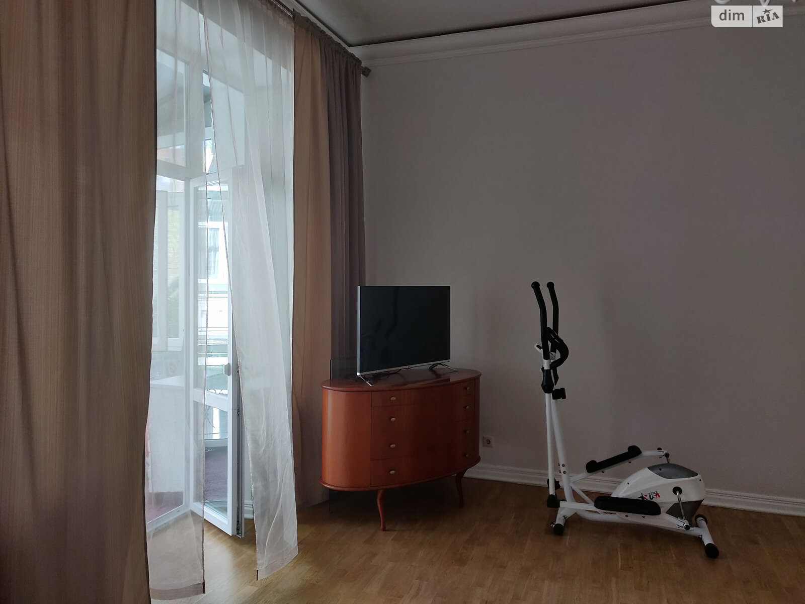 чотирикімнатна квартира в Києві, район Печерський, на вул. Шота Руставелі 12 в довготривалу оренду помісячно фото 1 чотирикімнатна квартира в Києві, район Печерський, на вул. Шота Руставелі 12 в довготривалу оренду помісячно фото 1