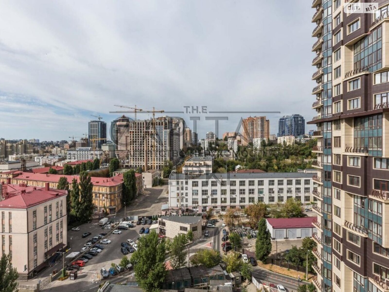 трехкомнатная квартира с мебелью в Киеве, район Печерский, на ул. Василия Тютюнника в аренду на долгий срок помесячно фото 1 трехкомнатная квартира с мебелью в Киеве, район Печерский, на ул. Василия Тютюнника в аренду на долгий срок помесячно фото 1