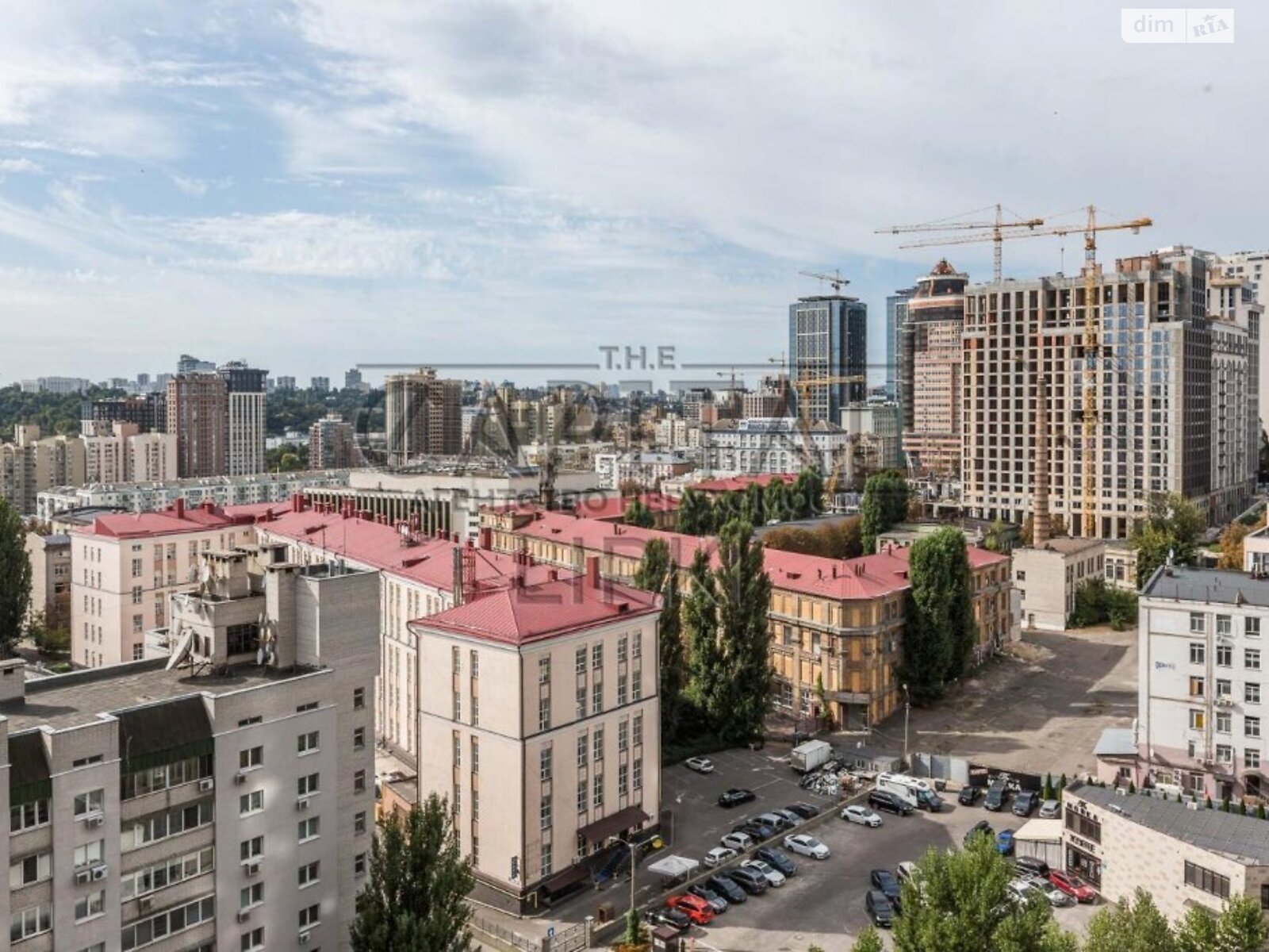 трехкомнатная квартира с мебелью в Киеве, район Печерский, на ул. Василия Тютюнника в аренду на долгий срок помесячно фото 1 трехкомнатная квартира с мебелью в Киеве, район Печерский, на ул. Василия Тютюнника в аренду на долгий срок помесячно фото 1