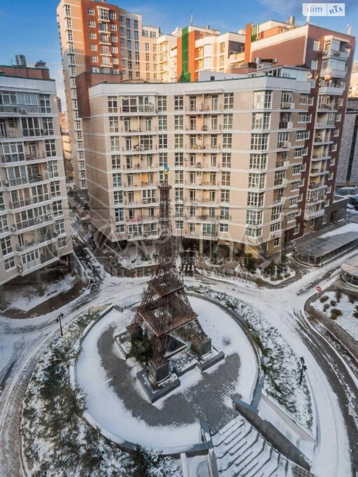 трехкомнатная квартира с мебелью в Киеве, район Печерский, на ул. Василия Тютюнника 53 в аренду на долгий срок помесячно фото 1