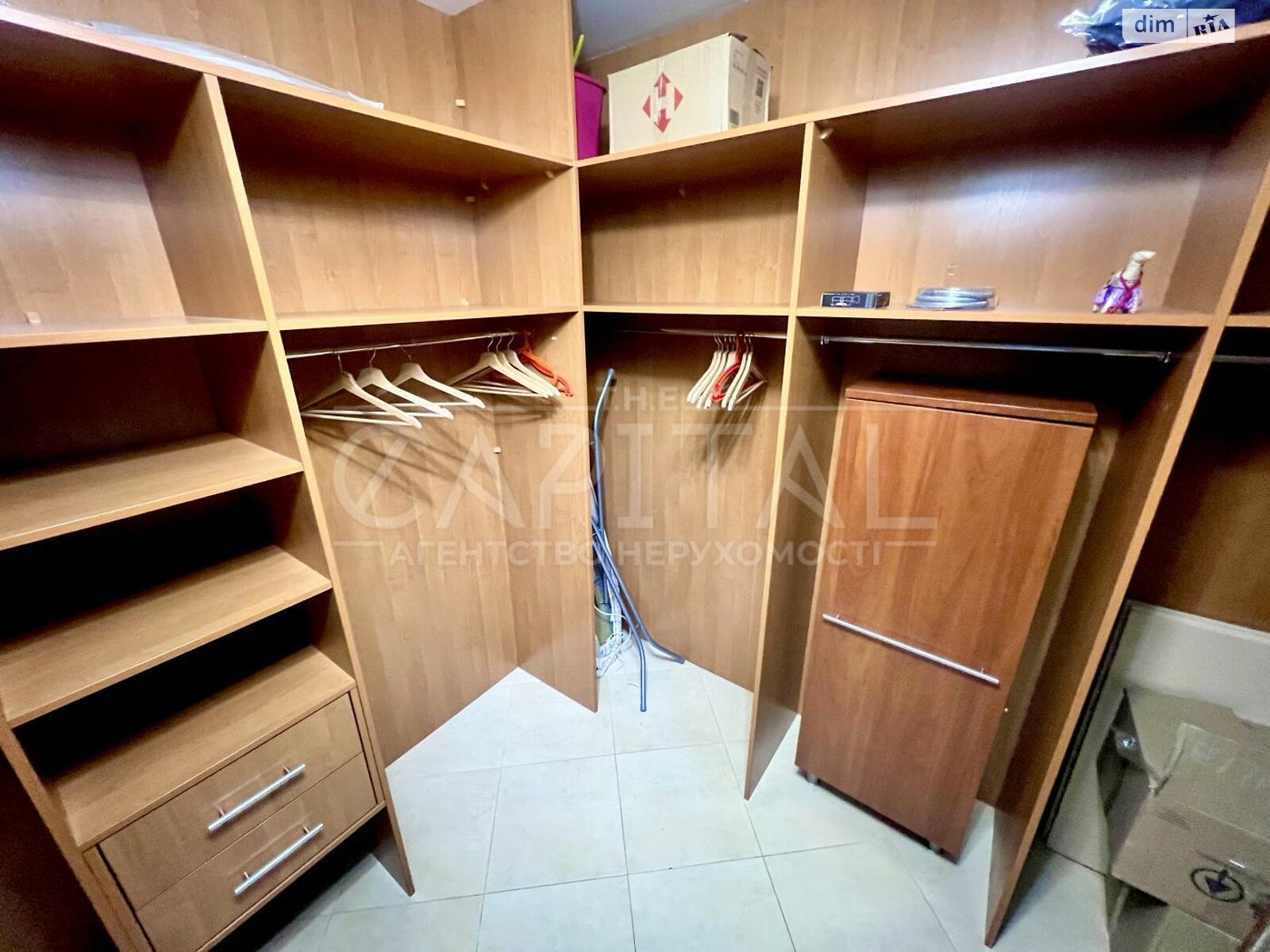 четырехкомнатная квартира в Киеве, на ул. Почайнинская 25/49 в аренду на долгий срок помесячно фото 1 четырехкомнатная квартира в Киеве, на ул. Почайнинская 25/49 в аренду на долгий срок помесячно фото 1