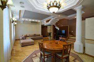 трехкомнатная квартира в Киеве, район Подол, на спуск Андреевский 1А в аренду на долгий срок помесячно фото 2