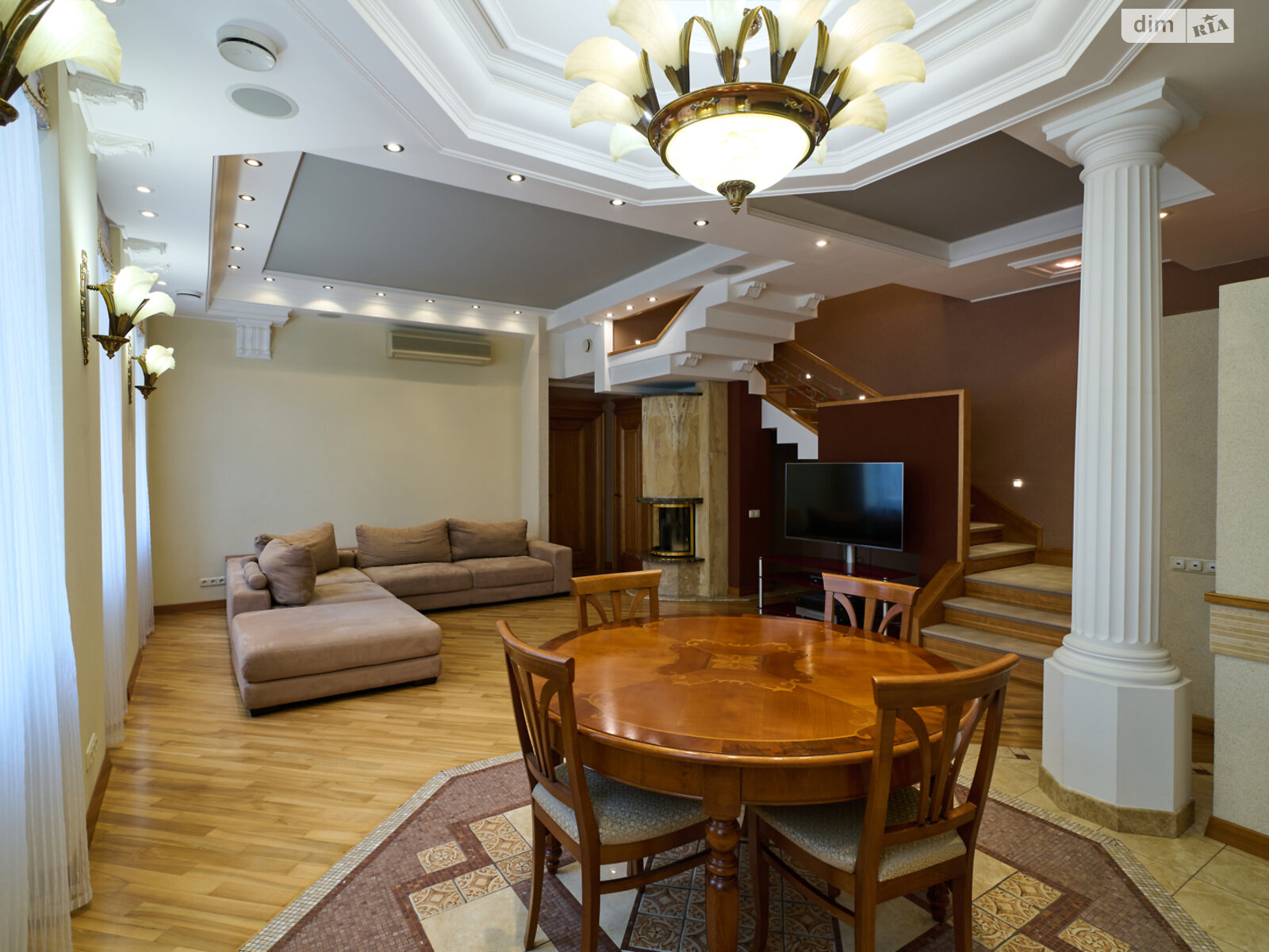 трехкомнатная квартира в Киеве, район Подол, на спуск Андреевский 1А в аренду на долгий срок помесячно фото 1