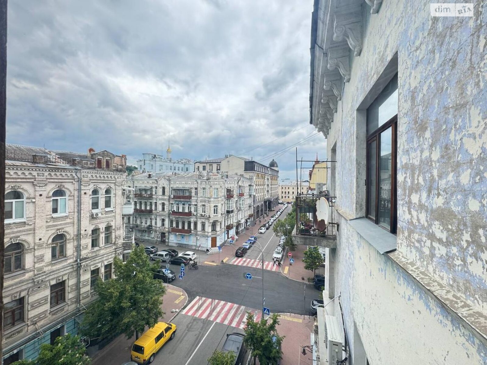 трехкомнатная квартира в Киеве, район Подол, на ул. Братская 10 в аренду на долгий срок помесячно фото 1 трехкомнатная квартира в Киеве, район Подол, на ул. Братская 10 в аренду на долгий срок помесячно фото 1