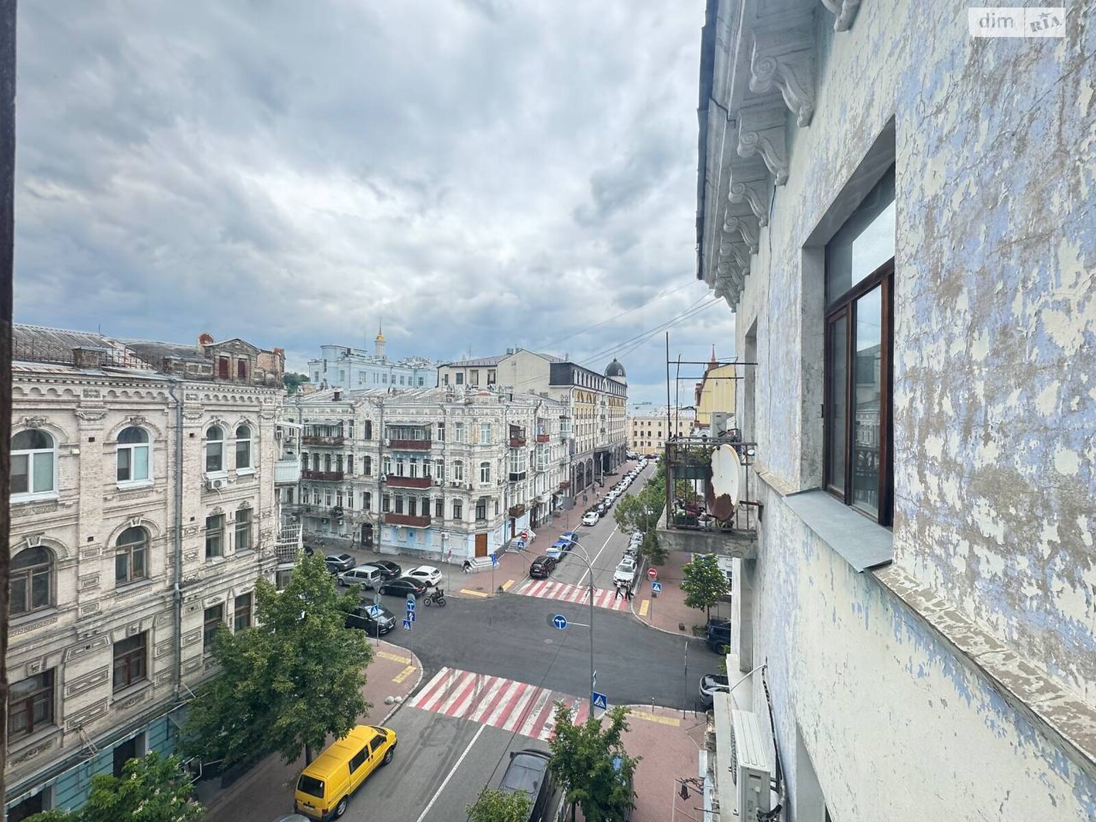 трехкомнатная квартира в Киеве, район Подол, на ул. Братская 10 в аренду на долгий срок помесячно фото 1 трехкомнатная квартира в Киеве, район Подол, на ул. Братская 10 в аренду на долгий срок помесячно фото 1