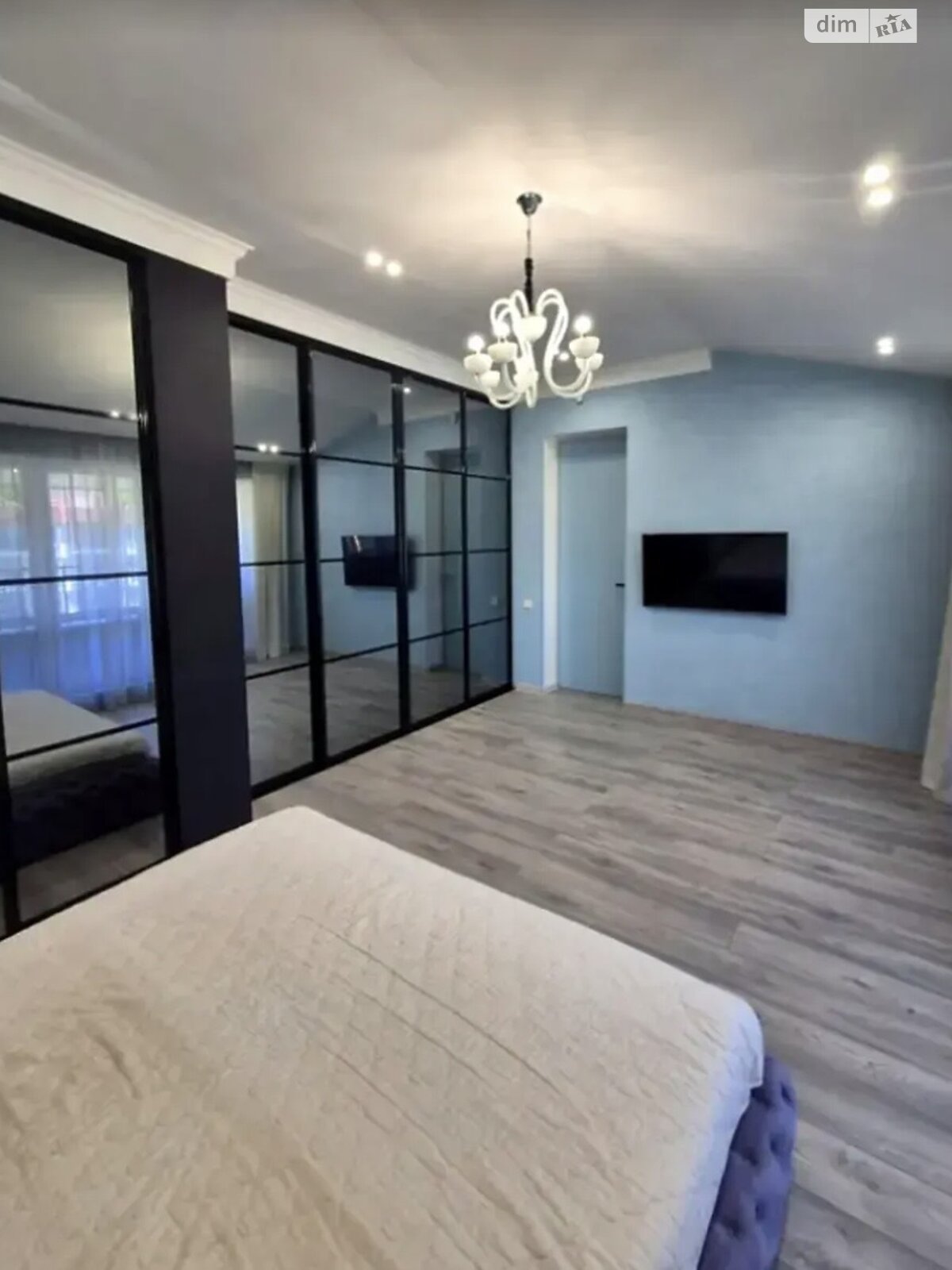 трехкомнатная квартира в Киеве, район Подол, на ул. Дегтярная 7 в аренду на долгий срок помесячно фото 1 трехкомнатная квартира в Киеве, район Подол, на ул. Дегтярная 7 в аренду на долгий срок помесячно фото 1