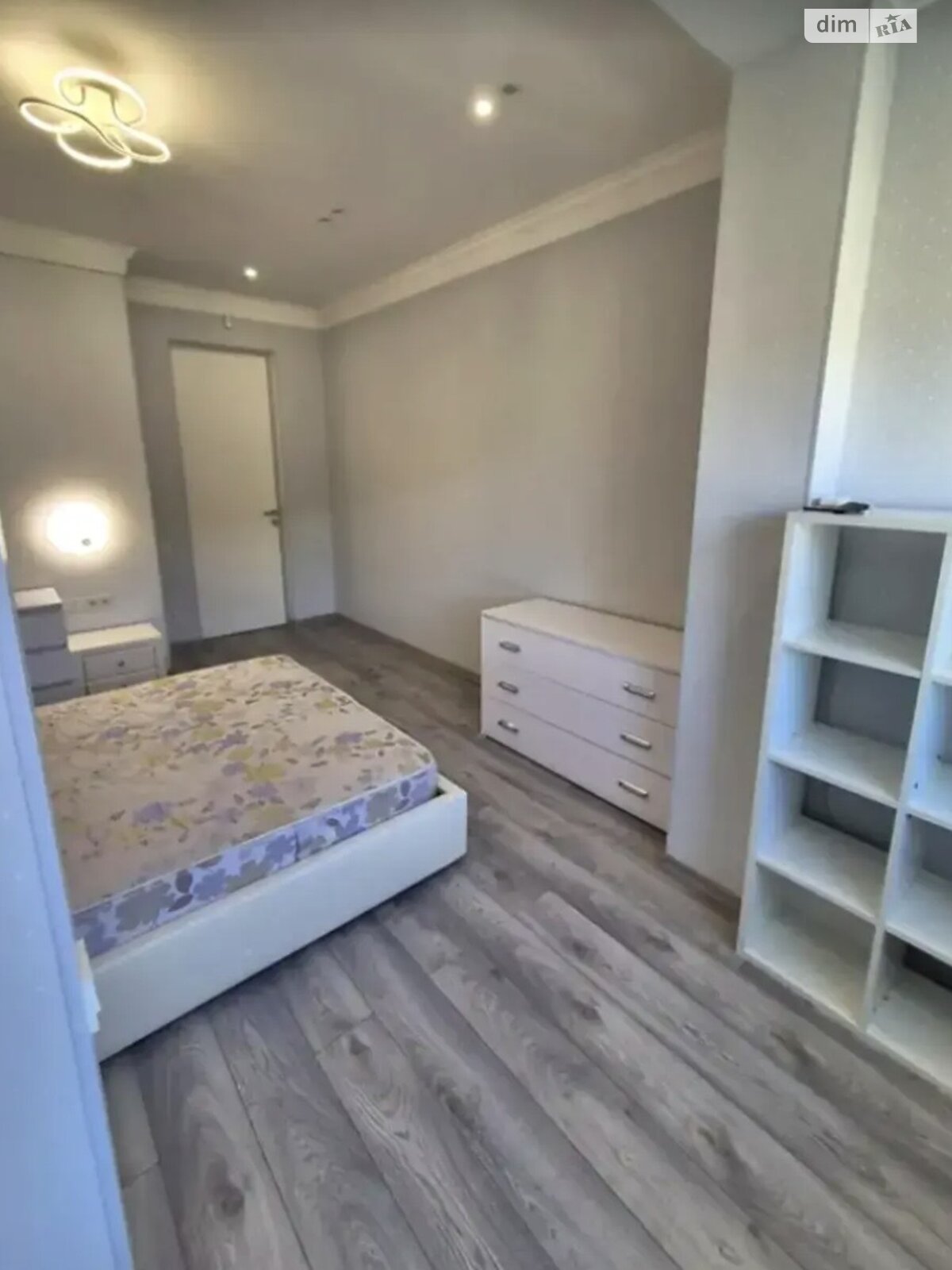 трехкомнатная квартира в Киеве, район Подол, на ул. Дегтярная 7 в аренду на долгий срок помесячно фото 1 трехкомнатная квартира в Киеве, район Подол, на ул. Дегтярная 7 в аренду на долгий срок помесячно фото 1