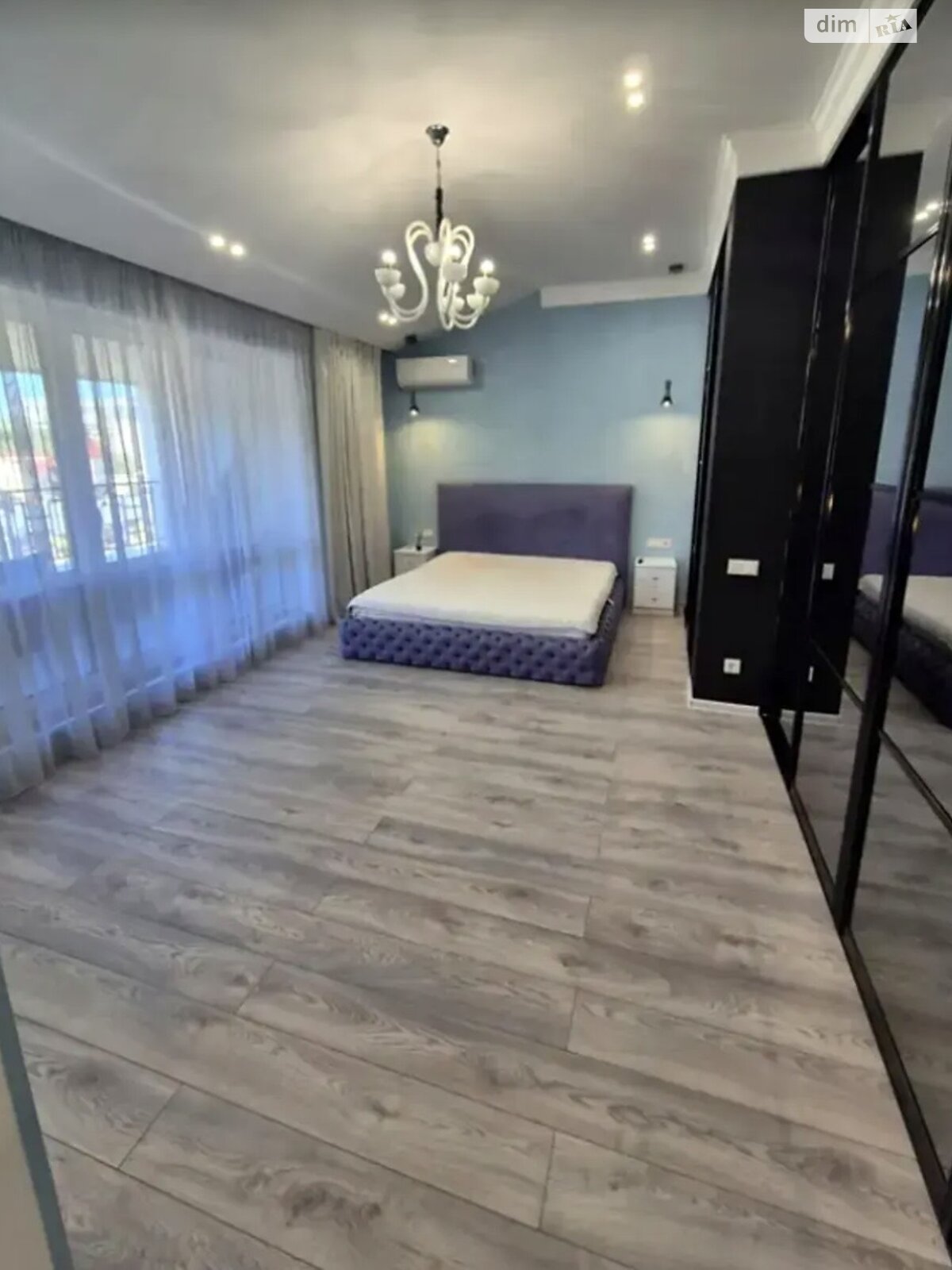 трехкомнатная квартира в Киеве, район Подол, на ул. Дегтярная 7 в аренду на долгий срок помесячно фото 1 трехкомнатная квартира в Киеве, район Подол, на ул. Дегтярная 7 в аренду на долгий срок помесячно фото 1