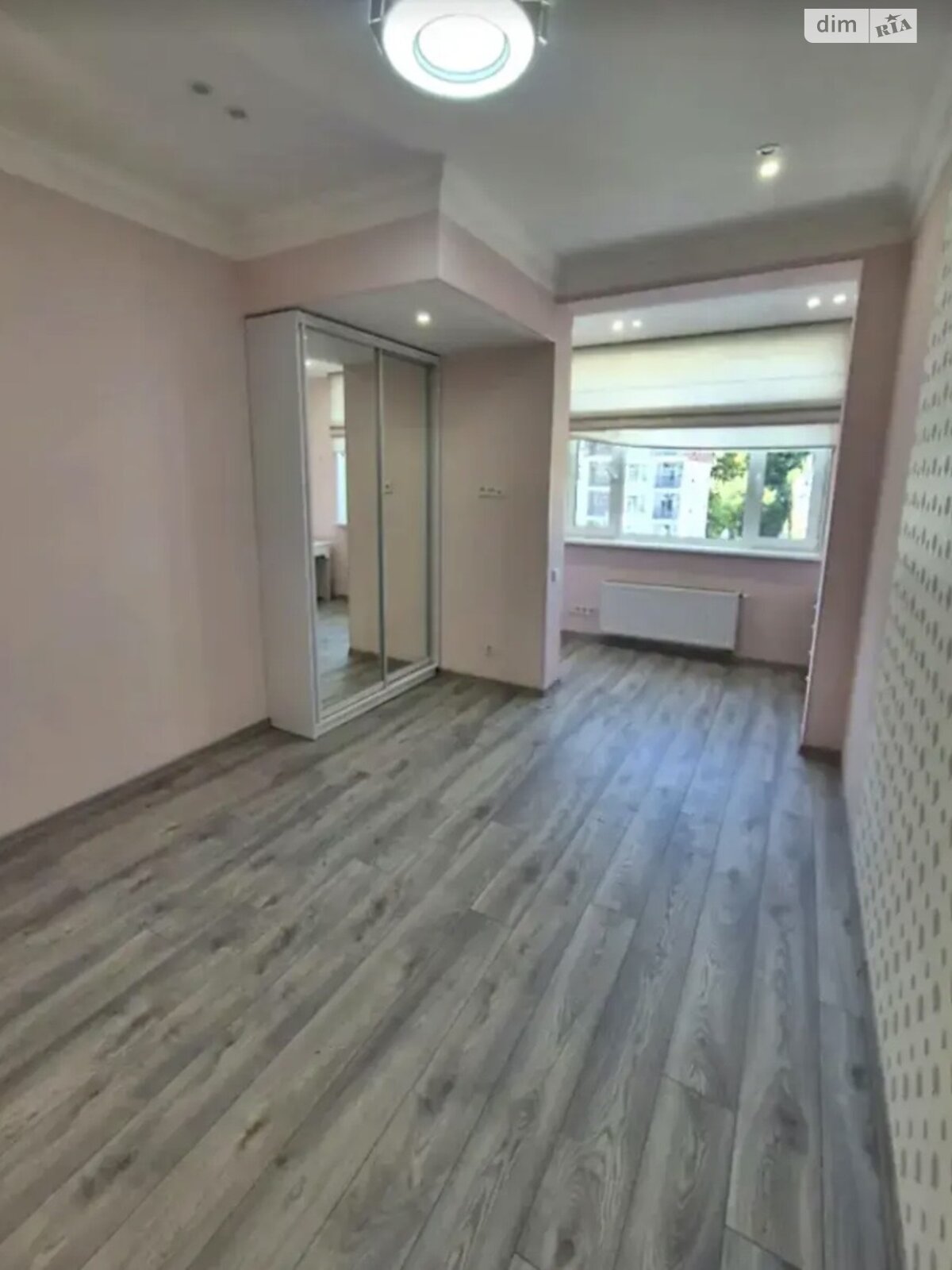 трехкомнатная квартира в Киеве, район Подол, на ул. Дегтярная 7 в аренду на долгий срок помесячно фото 1 трехкомнатная квартира в Киеве, район Подол, на ул. Дегтярная 7 в аренду на долгий срок помесячно фото 1