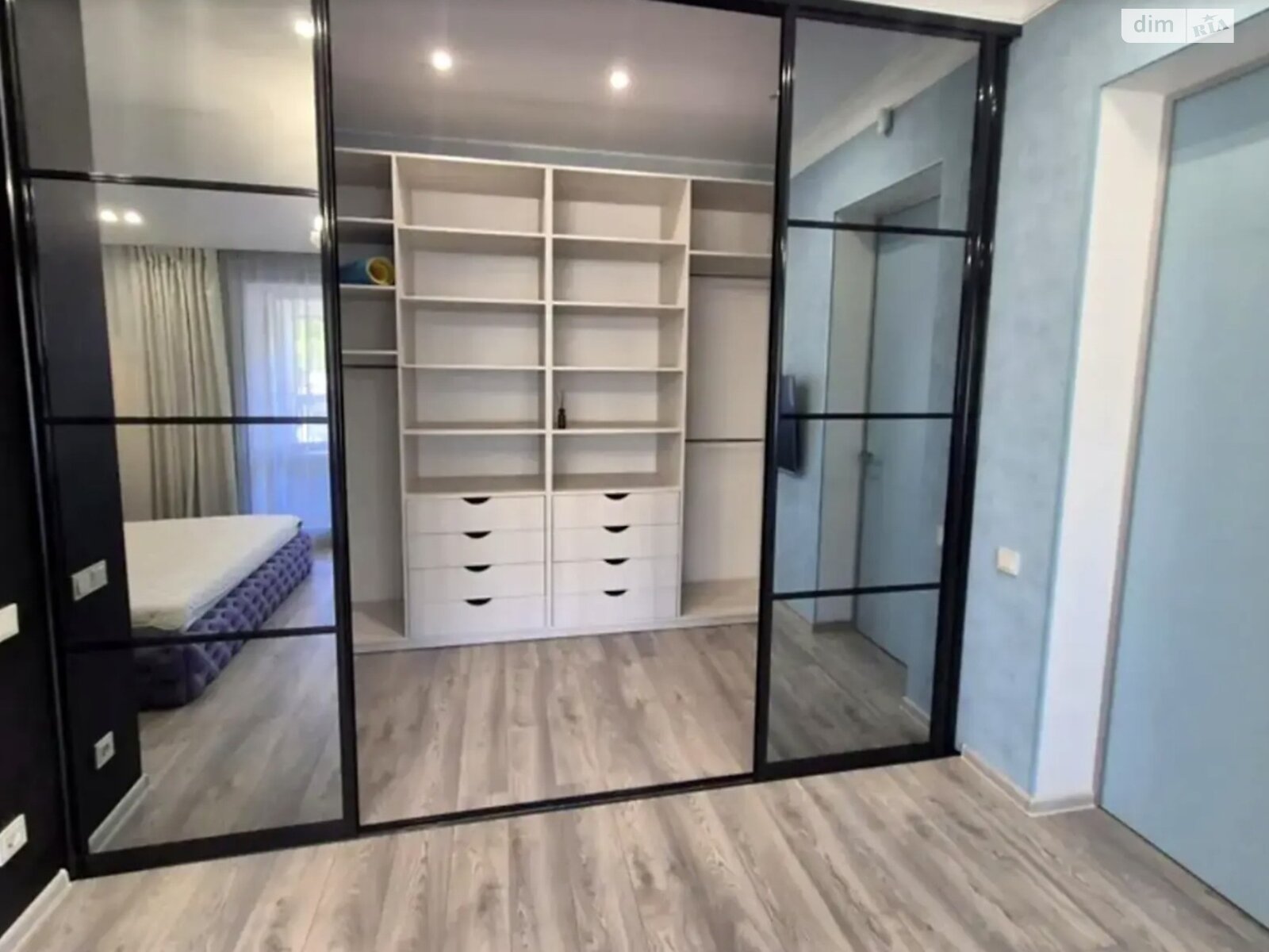 трехкомнатная квартира в Киеве, район Подол, на ул. Дегтярная 7 в аренду на долгий срок помесячно фото 1 трехкомнатная квартира в Киеве, район Подол, на ул. Дегтярная 7 в аренду на долгий срок помесячно фото 1