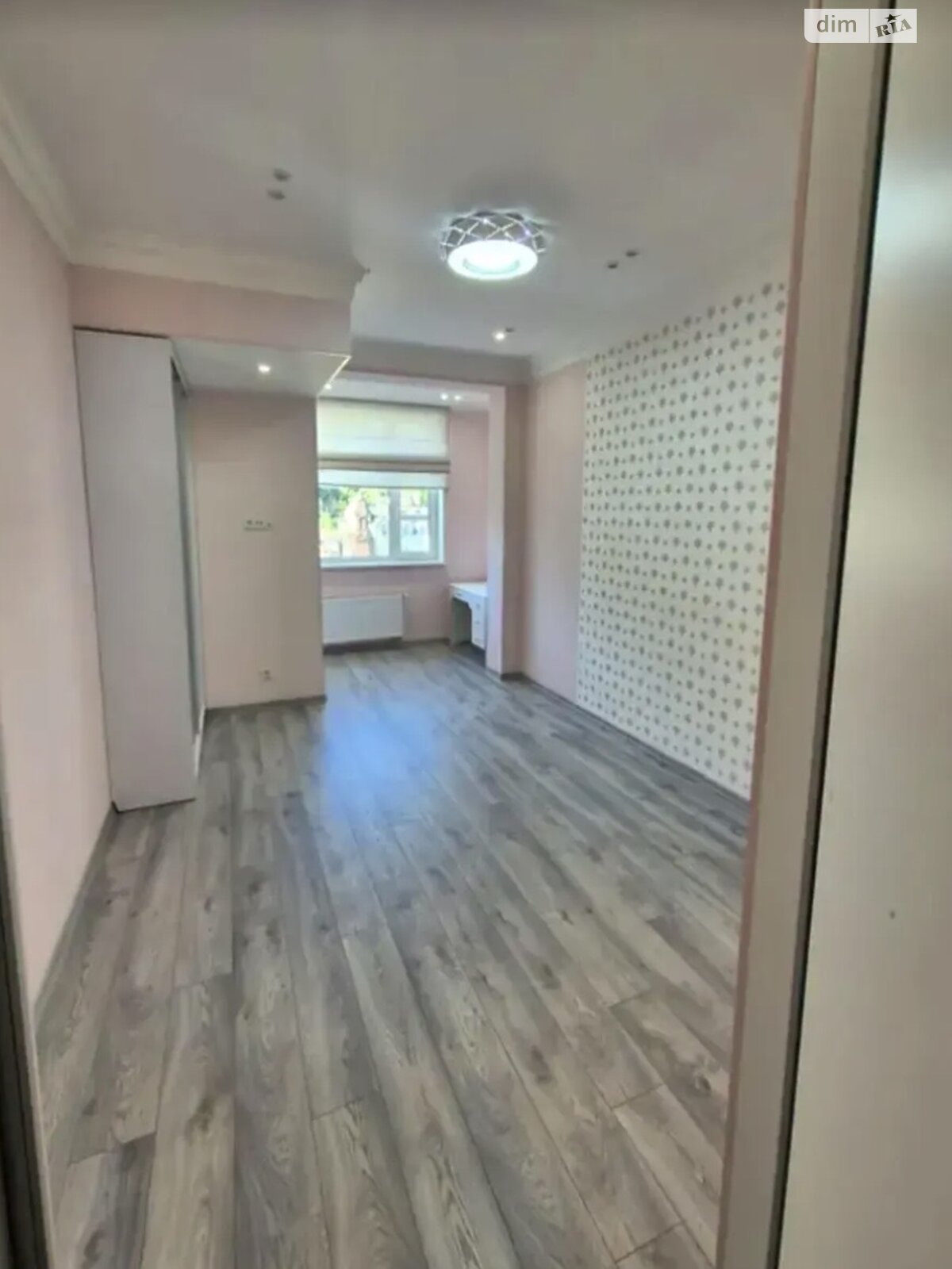 трехкомнатная квартира в Киеве, район Подол, на ул. Дегтярная 7 в аренду на долгий срок помесячно фото 1 трехкомнатная квартира в Киеве, район Подол, на ул. Дегтярная 7 в аренду на долгий срок помесячно фото 1