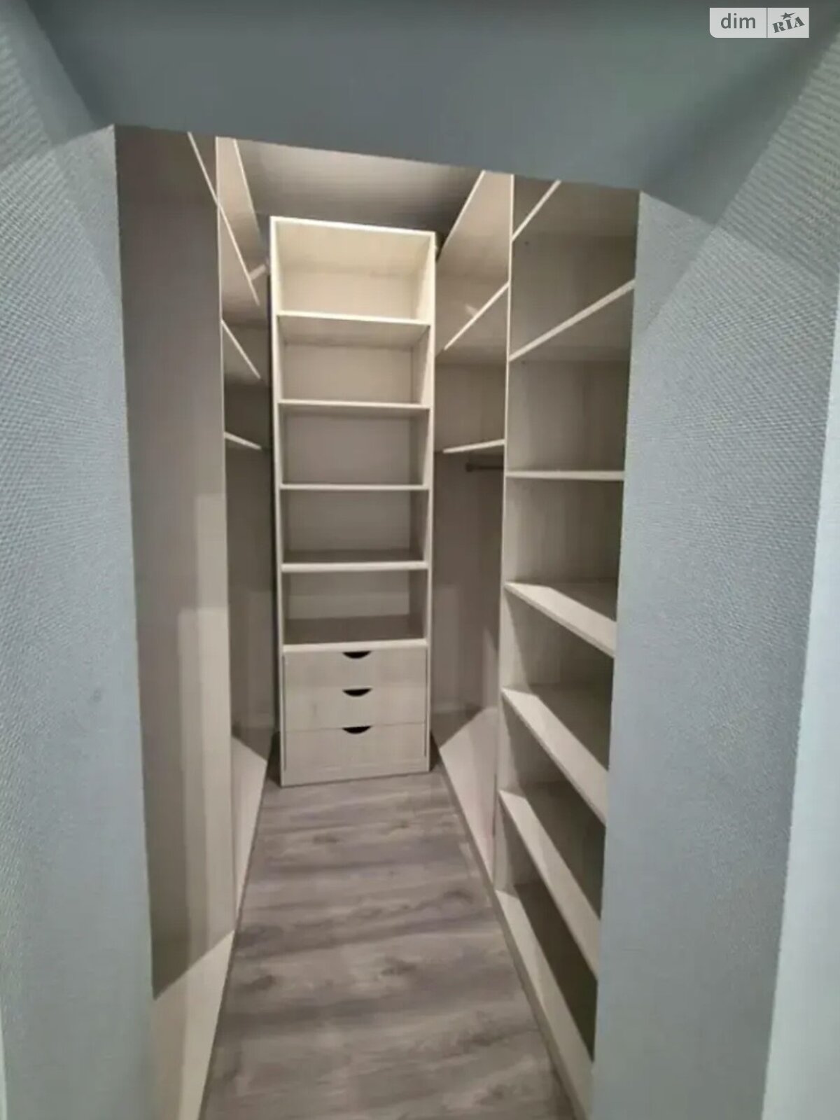 трехкомнатная квартира в Киеве, район Подол, на ул. Дегтярная 7 в аренду на долгий срок помесячно фото 1 трехкомнатная квартира в Киеве, район Подол, на ул. Дегтярная 7 в аренду на долгий срок помесячно фото 1