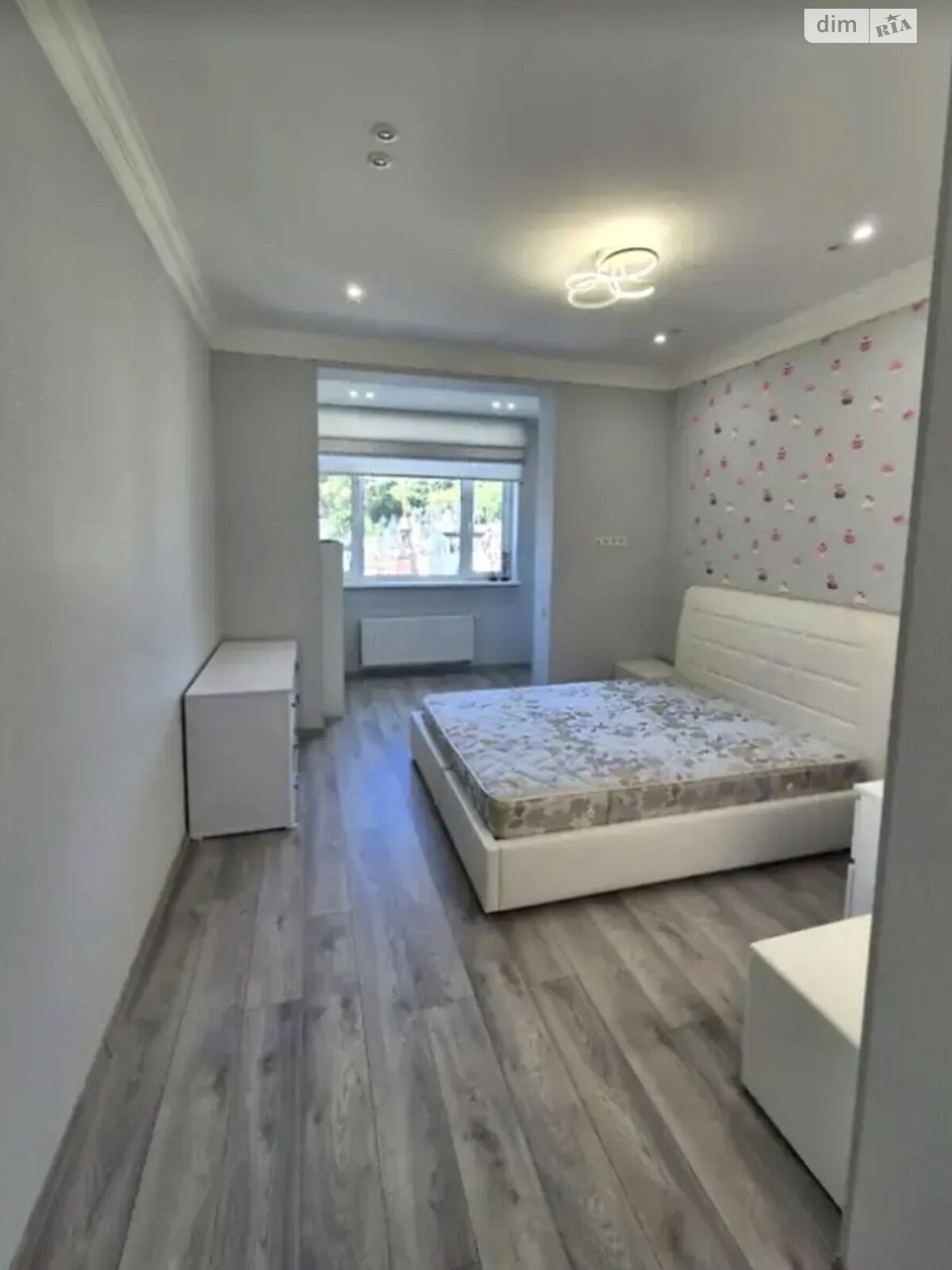 трехкомнатная квартира в Киеве, район Подол, на ул. Дегтярная 7 в аренду на долгий срок помесячно фото 1 трехкомнатная квартира в Киеве, район Подол, на ул. Дегтярная 7 в аренду на долгий срок помесячно фото 1