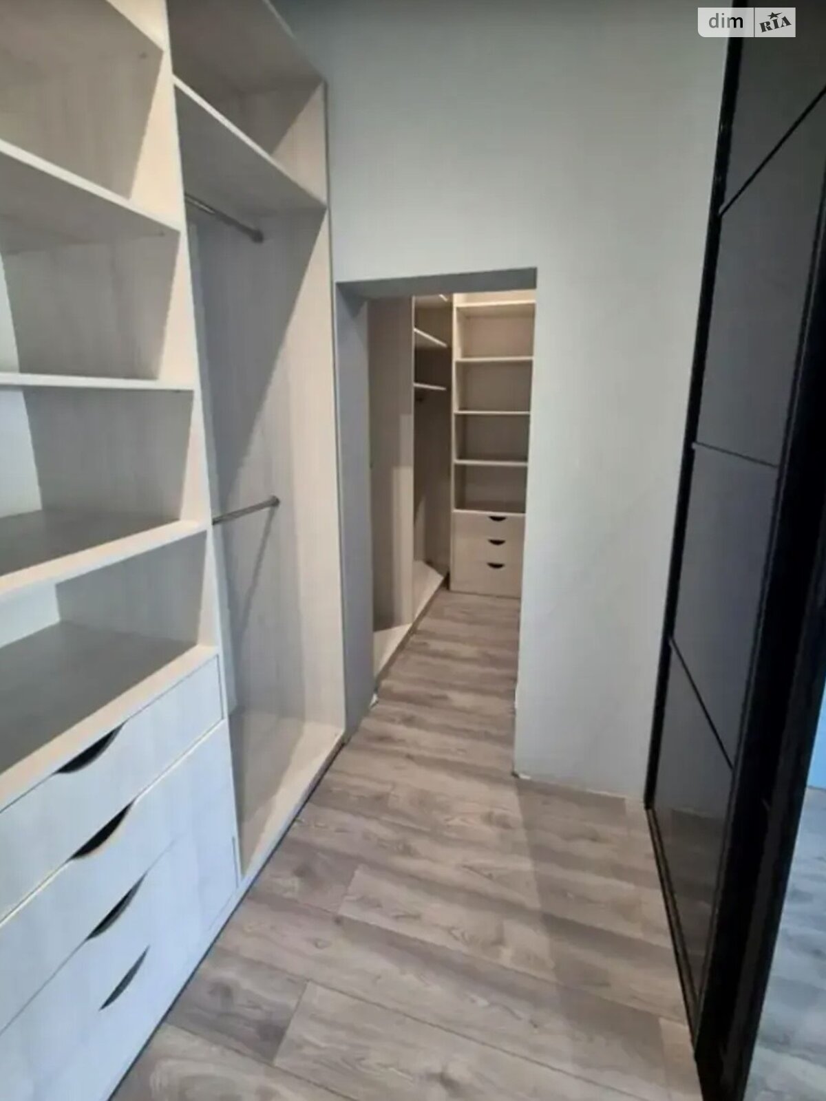 трехкомнатная квартира в Киеве, район Подол, на ул. Дегтярная 7 в аренду на долгий срок помесячно фото 1 трехкомнатная квартира в Киеве, район Подол, на ул. Дегтярная 7 в аренду на долгий срок помесячно фото 1