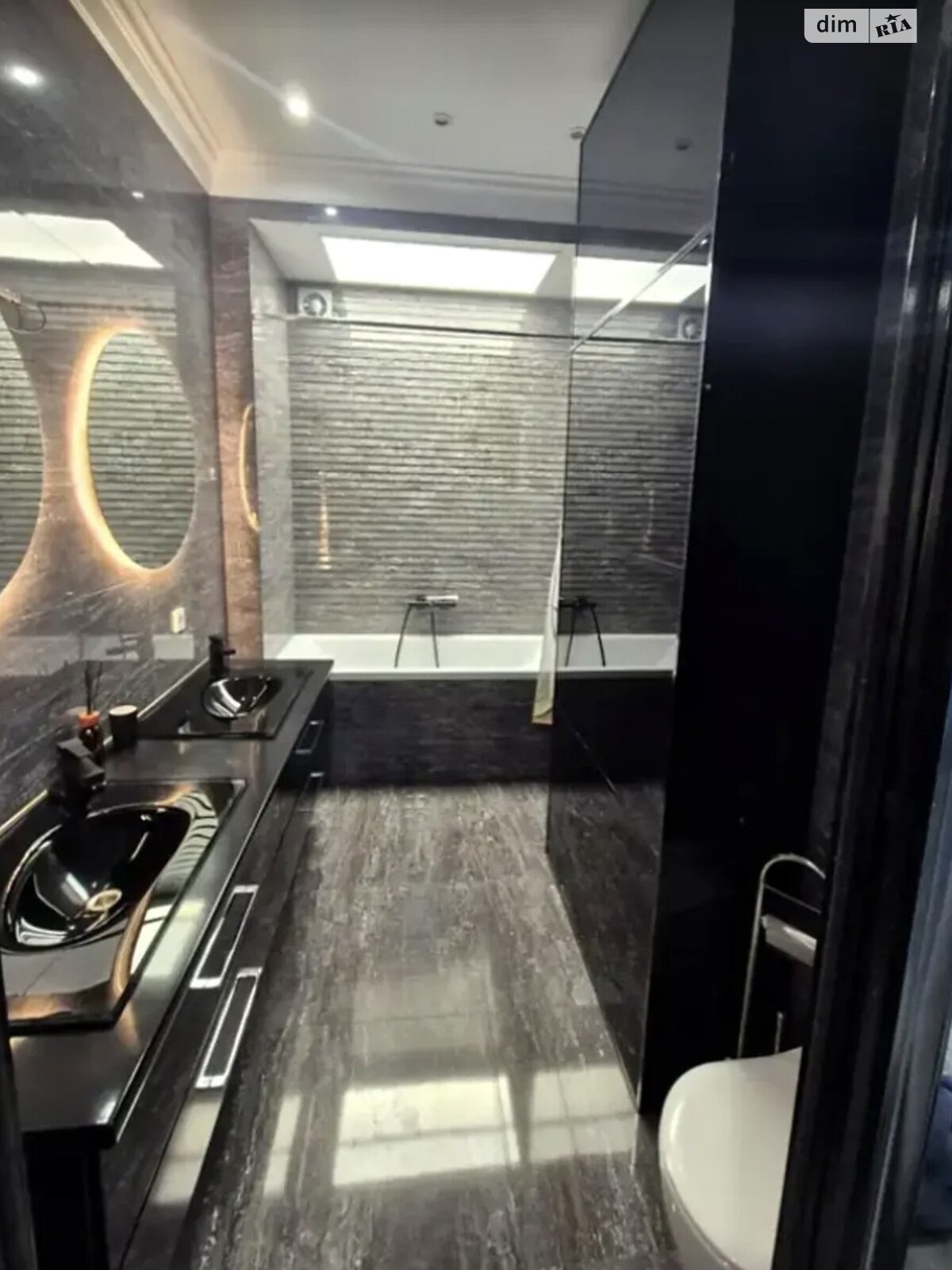 трехкомнатная квартира в Киеве, район Подол, на ул. Дегтярная 7 в аренду на долгий срок помесячно фото 1 трехкомнатная квартира в Киеве, район Подол, на ул. Дегтярная 7 в аренду на долгий срок помесячно фото 1