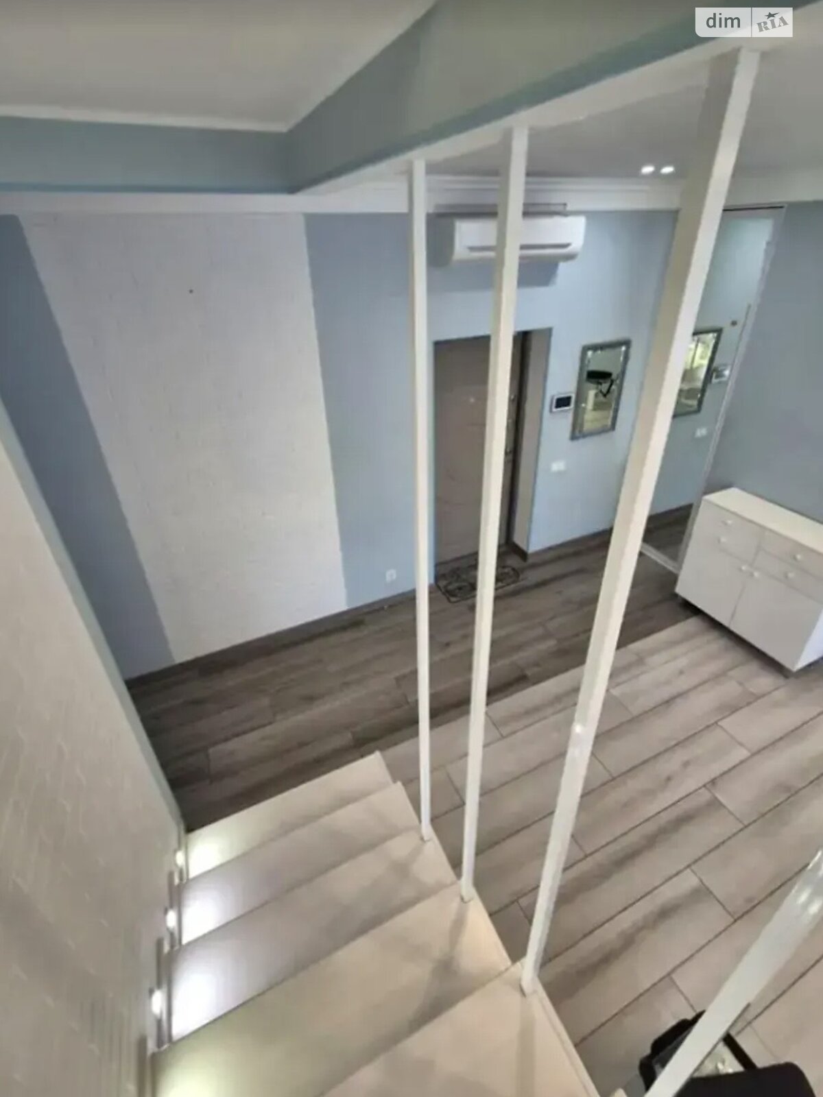 трехкомнатная квартира в Киеве, район Подол, на ул. Дегтярная 7 в аренду на долгий срок помесячно фото 1 трехкомнатная квартира в Киеве, район Подол, на ул. Дегтярная 7 в аренду на долгий срок помесячно фото 1