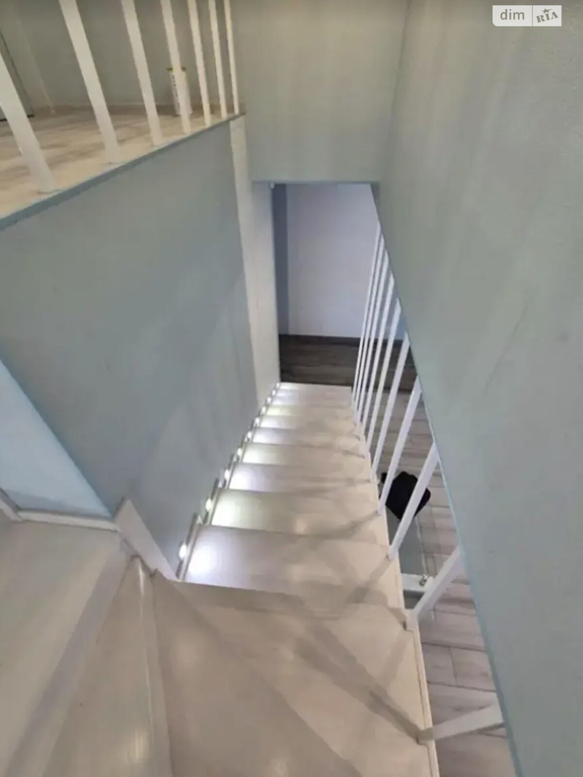 трехкомнатная квартира в Киеве, район Подол, на ул. Дегтярная 7 в аренду на долгий срок помесячно фото 1 трехкомнатная квартира в Киеве, район Подол, на ул. Дегтярная 7 в аренду на долгий срок помесячно фото 1