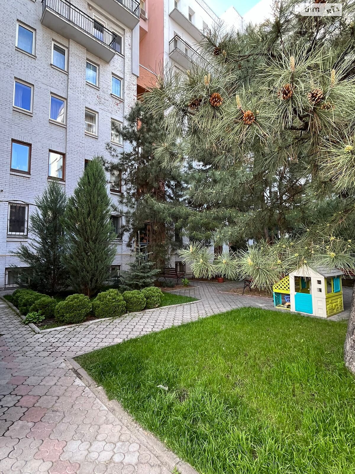 трехкомнатная квартира в Киеве, район Подол, на ул. Еленовская 10 в аренду на долгий срок помесячно фото 1 трехкомнатная квартира в Киеве, район Подол, на ул. Еленовская 10 в аренду на долгий срок помесячно фото 1