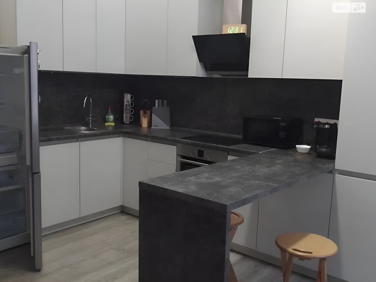 однокімнатна квартира в Києві, район Поділ, на вул. Кирилівська 31Б в довготривалу оренду помісячно фото 1 однокімнатна квартира в Києві, район Поділ, на вул. Кирилівська 31Б в довготривалу оренду помісячно фото 1