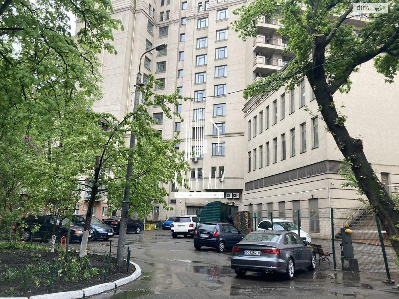 трехкомнатная квартира в Киеве, район Подол, на ул. Набережно-Крещатицкая 3А в аренду на долгий срок помесячно фото 1 трехкомнатная квартира в Киеве, район Подол, на ул. Набережно-Крещатицкая 3А в аренду на долгий срок помесячно фото 1