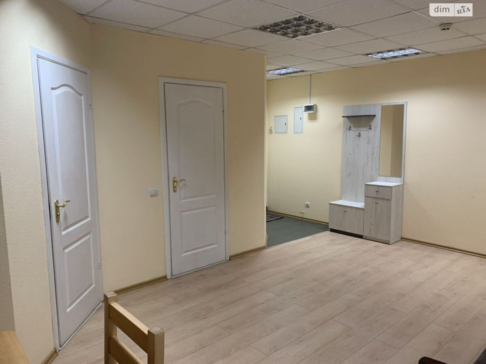 трехкомнатная квартира в Киеве, район Подол, на ул. Набережно-Крещатицкая 3А в аренду на долгий срок помесячно фото 1 трехкомнатная квартира в Киеве, район Подол, на ул. Набережно-Крещатицкая 3А в аренду на долгий срок помесячно фото 1