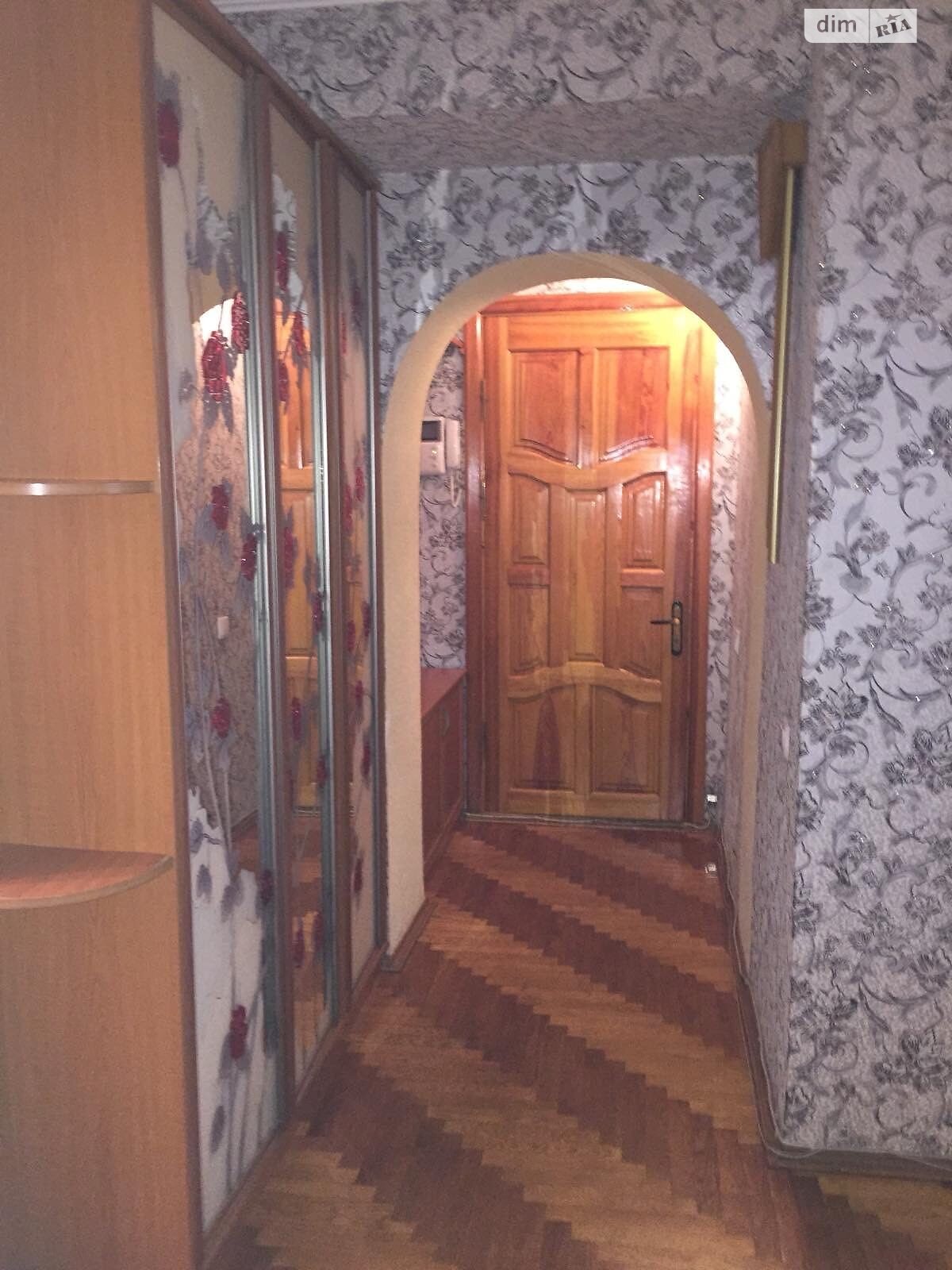 чотирикімнатна квартира з меблями в Києві, район Поділ, на вул. Оболонська 47 в довготривалу оренду помісячно фото 1 чотирикімнатна квартира з меблями в Києві, район Поділ, на вул. Оболонська 47 в довготривалу оренду помісячно фото 1