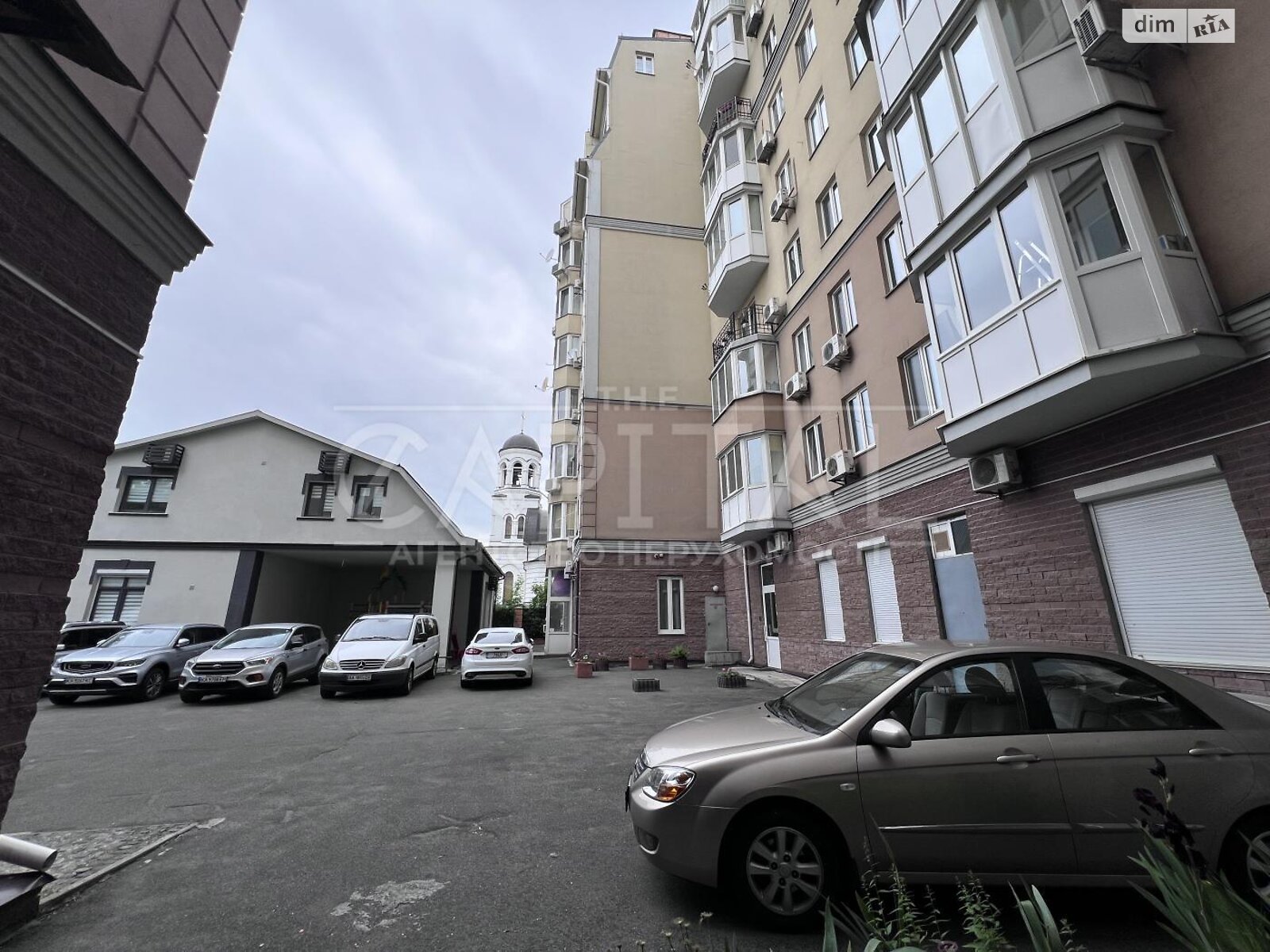 трехкомнатная квартира в Киеве, район Подол, на ул. Почайнинская 25/49 в аренду на долгий срок помесячно фото 1 трехкомнатная квартира в Киеве, район Подол, на ул. Почайнинская 25/49 в аренду на долгий срок помесячно фото 1