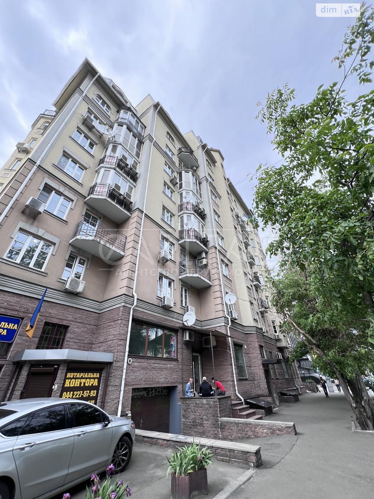 трехкомнатная квартира в Киеве, район Подол, на ул. Почайнинская 25/49 в аренду на долгий срок помесячно фото 1 трехкомнатная квартира в Киеве, район Подол, на ул. Почайнинская 25/49 в аренду на долгий срок помесячно фото 1