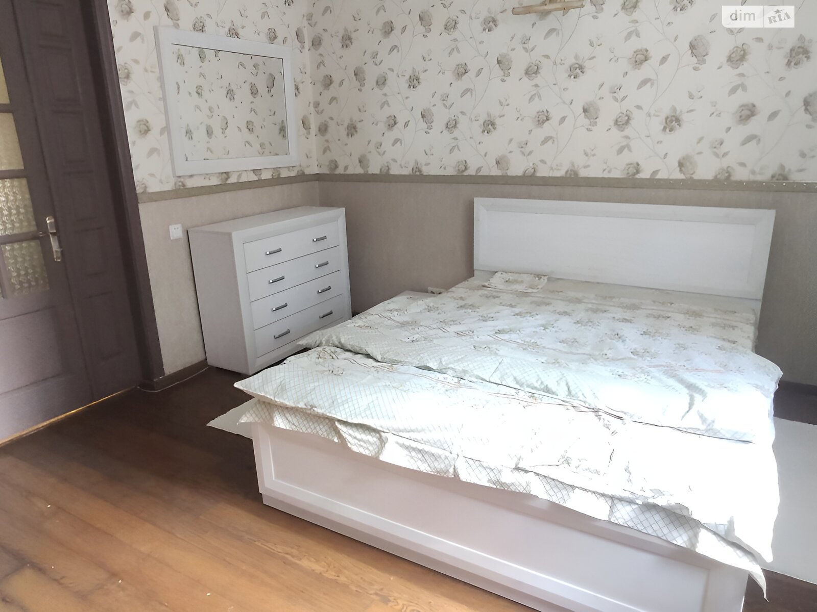 трехкомнатная квартира в Киеве, район Подол, на ул. Волошская 24 в аренду на долгий срок помесячно фото 1 трехкомнатная квартира в Киеве, район Подол, на ул. Волошская 24 в аренду на долгий срок помесячно фото 1