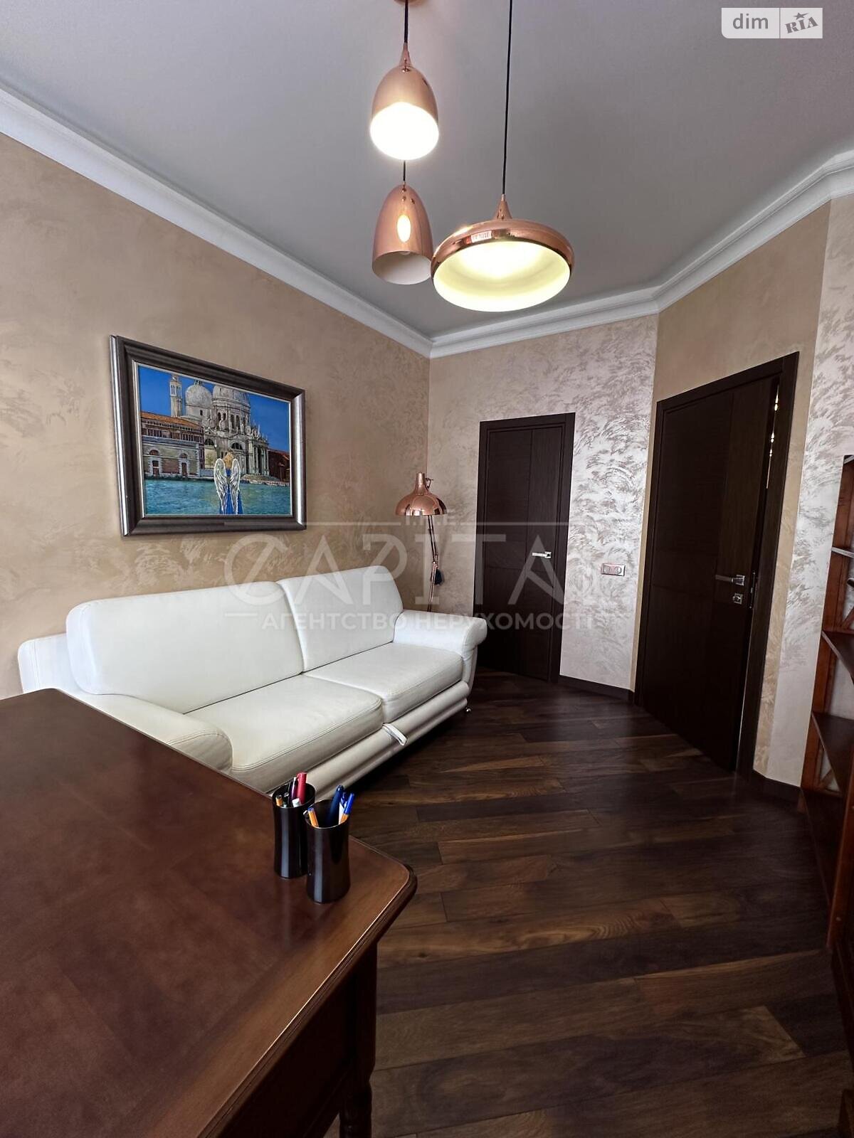 трехкомнатная квартира с мебелью в Киеве, район Подольский, на ул. Глубочицкая 32А в аренду на долгий срок помесячно фото 1