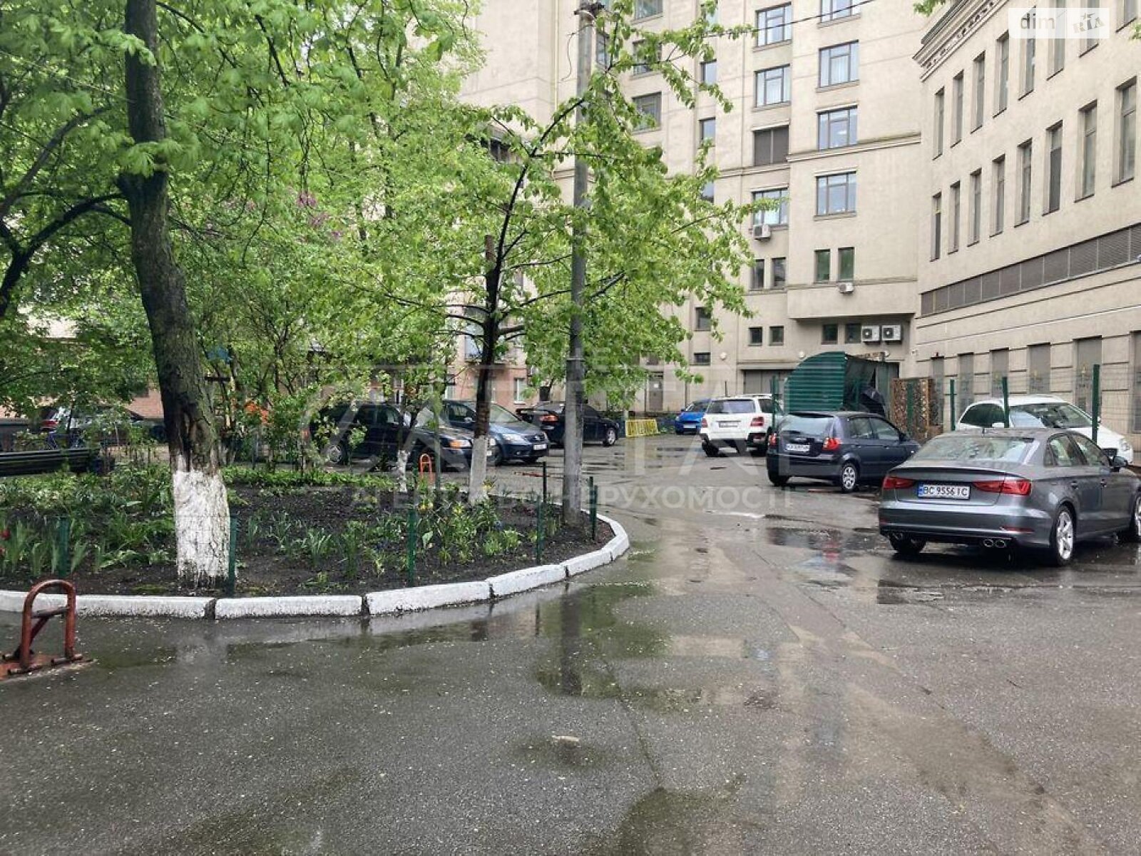 трикімнатна квартира в Києві, район Подільський, на вул. Набережно-Хрещатицька 3 в довготривалу оренду помісячно фото 1 трикімнатна квартира в Києві, район Подільський, на вул. Набережно-Хрещатицька 3 в довготривалу оренду помісячно фото 1
