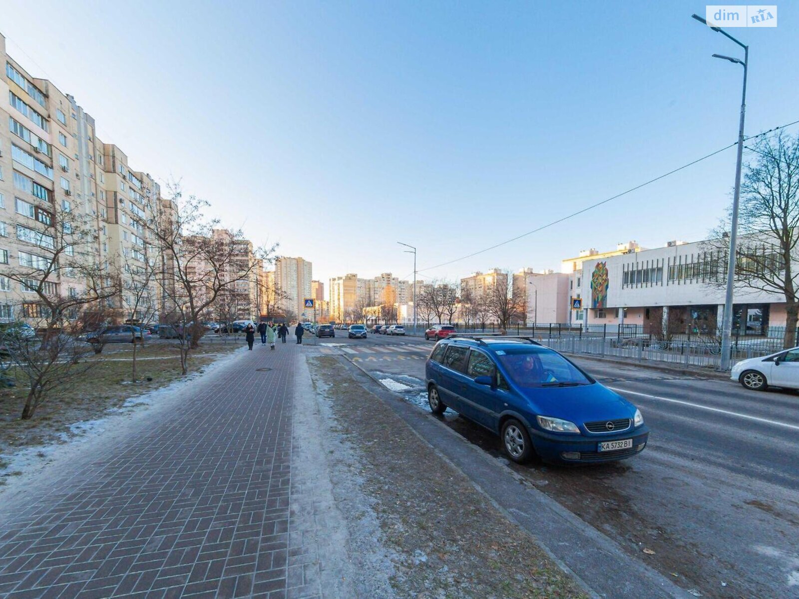 трехкомнатная квартира в Киеве, район Позняки, на ул. Александра Кошица в аренду на долгий срок помесячно фото 1