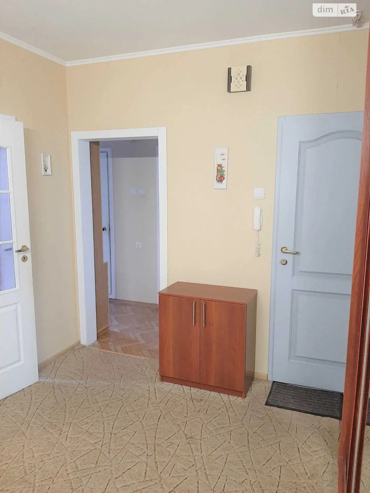 трехкомнатная квартира в Киеве, район Позняки, на ул. Анны Ахматовой 16В в аренду на долгий срок помесячно фото 1 трехкомнатная квартира в Киеве, район Позняки, на ул. Анны Ахматовой 16В в аренду на долгий срок помесячно фото 1