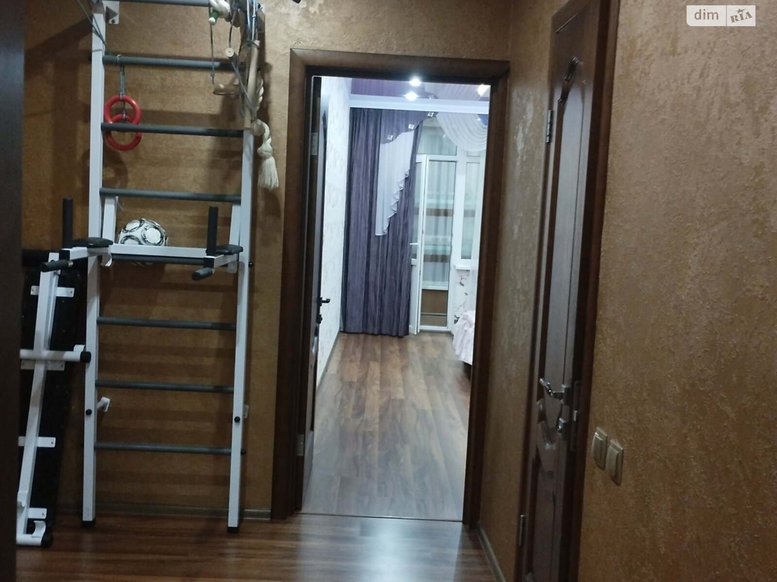 трикімнатна квартира в Києві, район Позняки, на вул. Ахматової Анни 22, кв. 520 в довготривалу оренду помісячно фото 1 трикімнатна квартира в Києві, район Позняки, на вул. Ахматової Анни 22, кв. 520 в довготривалу оренду помісячно фото 1