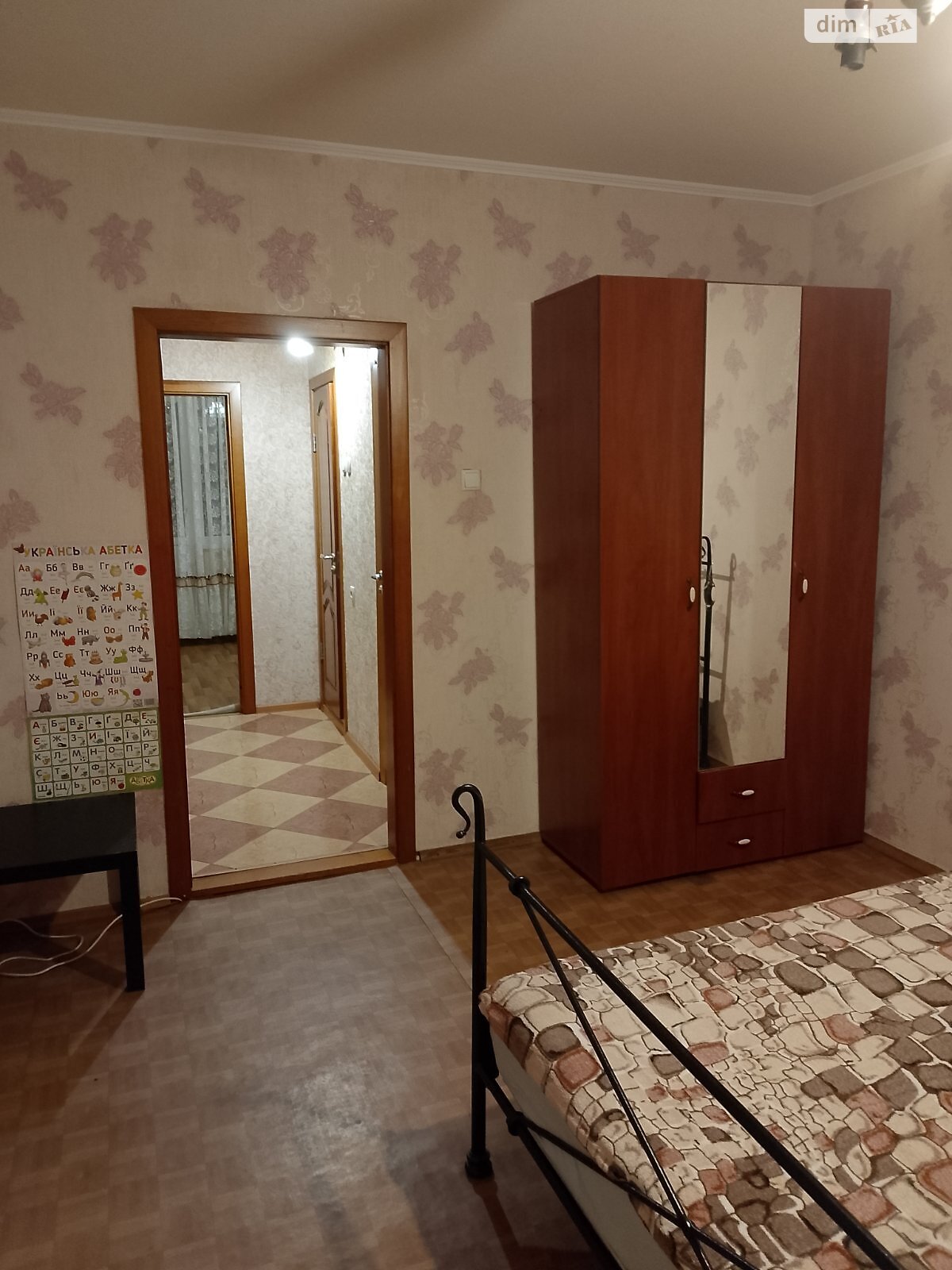 трехкомнатная квартира в Киеве, район Позняки, на ул. Драгоманова 9 в аренду на долгий срок помесячно фото 1