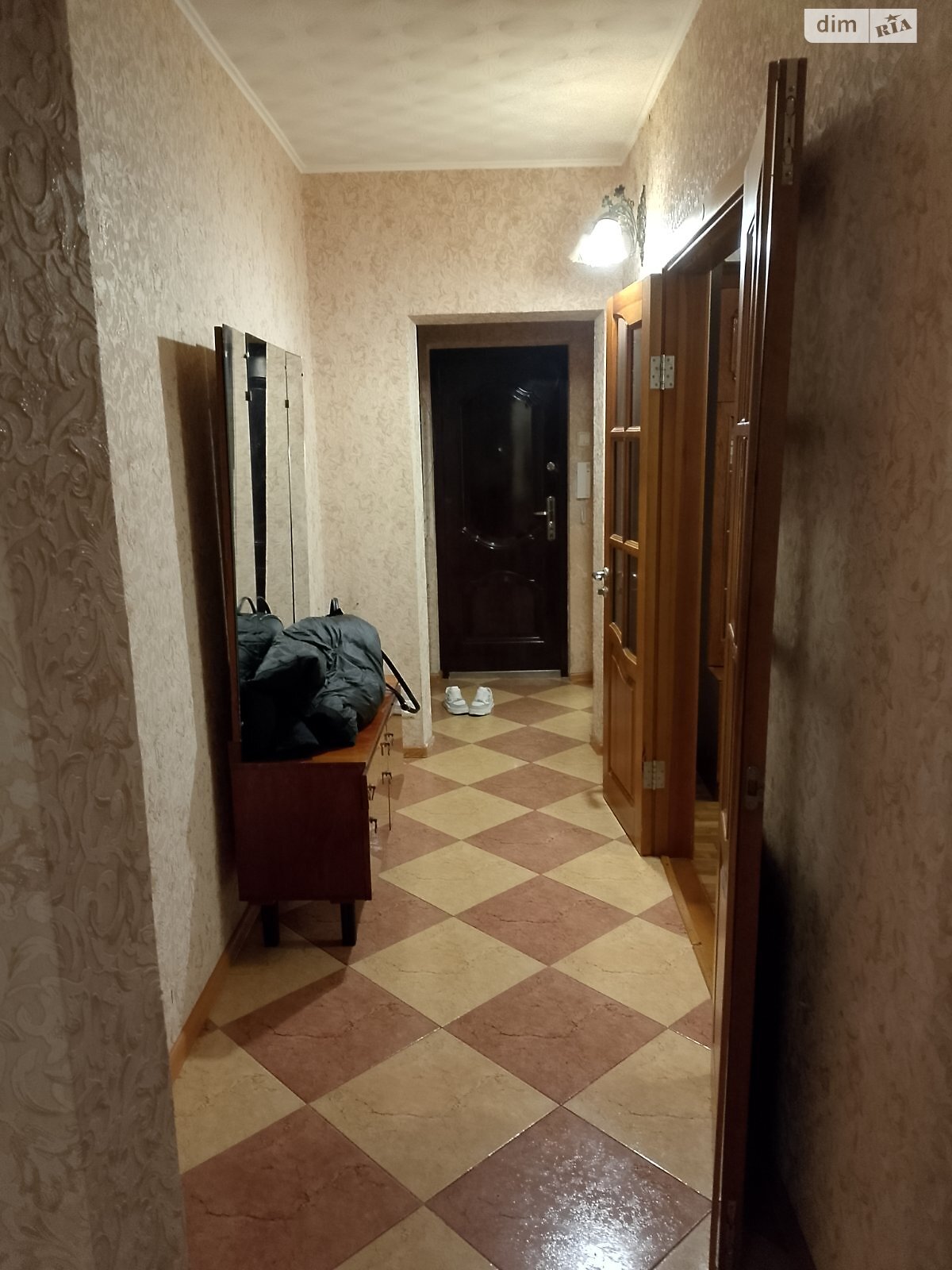 трехкомнатная квартира в Киеве, район Позняки, на ул. Драгоманова 9 в аренду на долгий срок помесячно фото 1