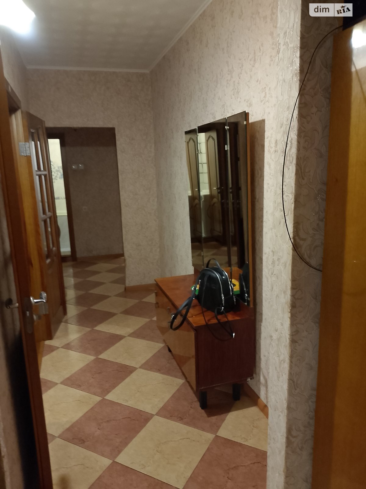 трехкомнатная квартира в Киеве, район Позняки, на ул. Драгоманова 9 в аренду на долгий срок помесячно фото 1