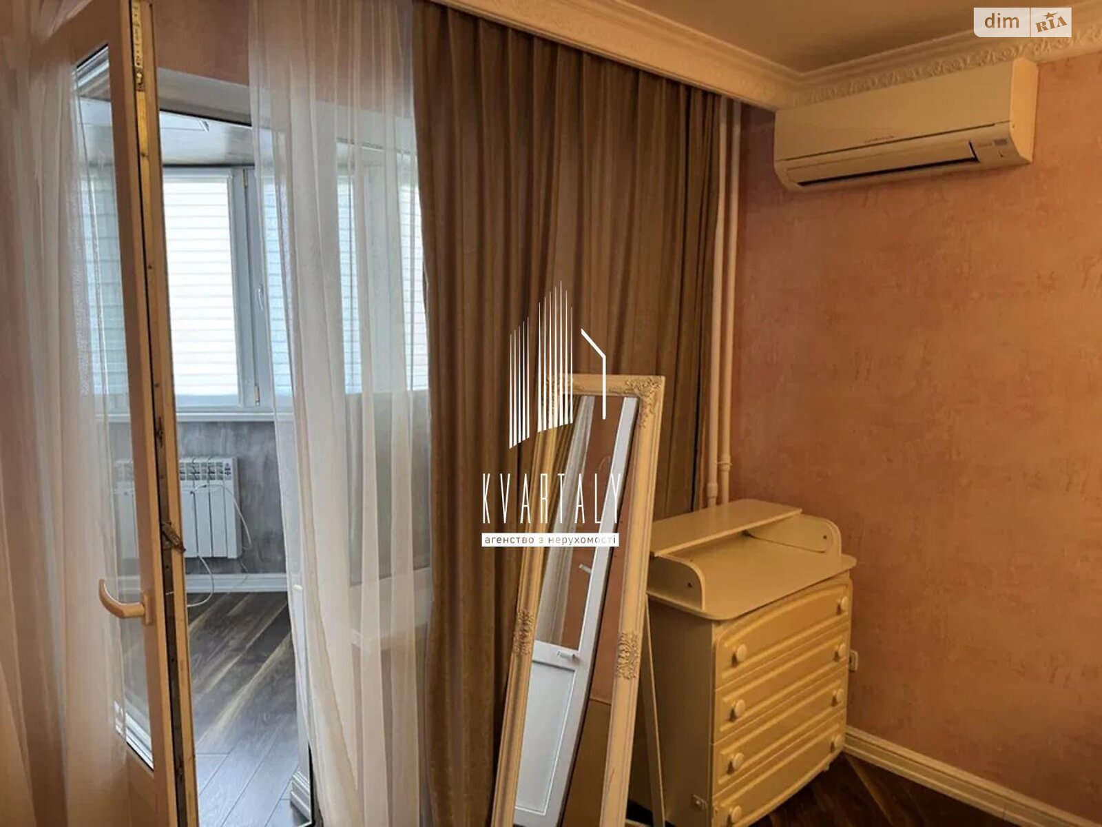 трикімнатна квартира в Києві, район Позняки, на вул. Урлівська 38 в довготривалу оренду помісячно фото 1 трикімнатна квартира в Києві, район Позняки, на вул. Урлівська 38 в довготривалу оренду помісячно фото 1