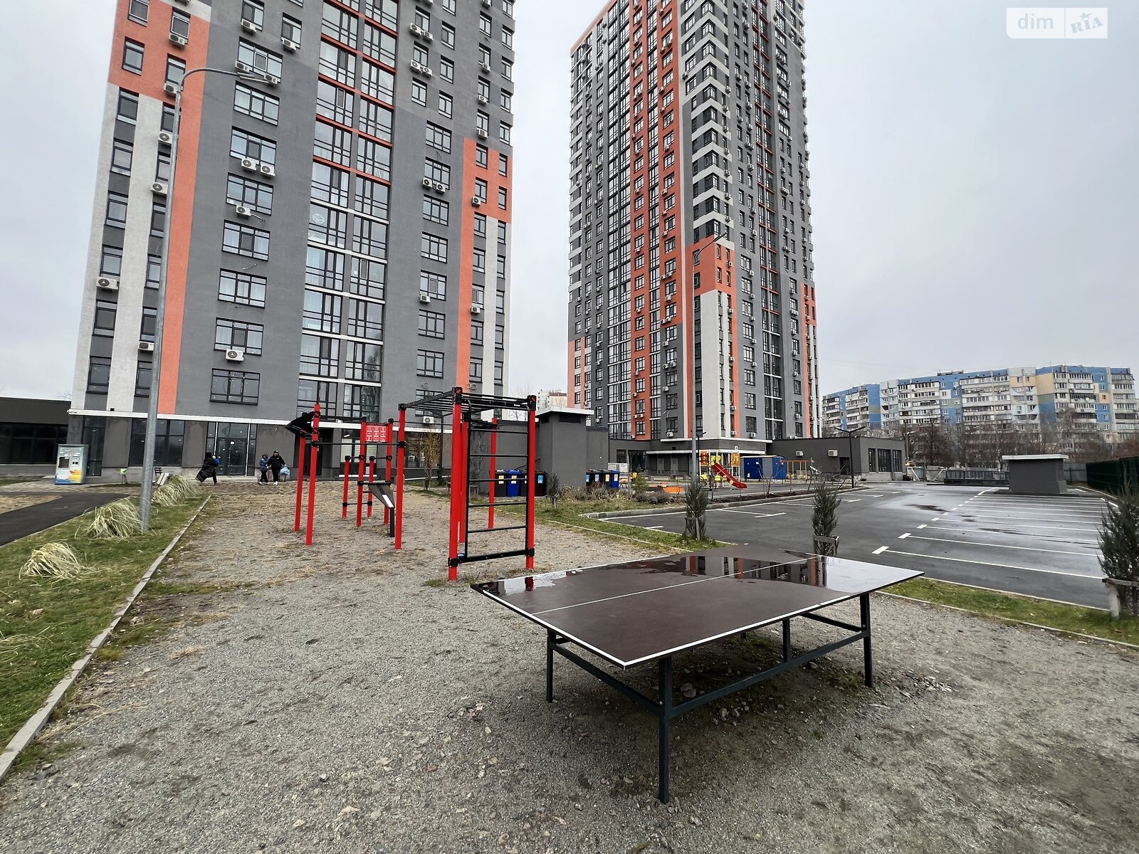 трикімнатна квартира в Києві, район Пріорка, на вул. Миколи Гулака 2А, кв. 30 в довготривалу оренду помісячно фото 1 трикімнатна квартира в Києві, район Пріорка, на вул. Миколи Гулака 2А, кв. 30 в довготривалу оренду помісячно фото 1