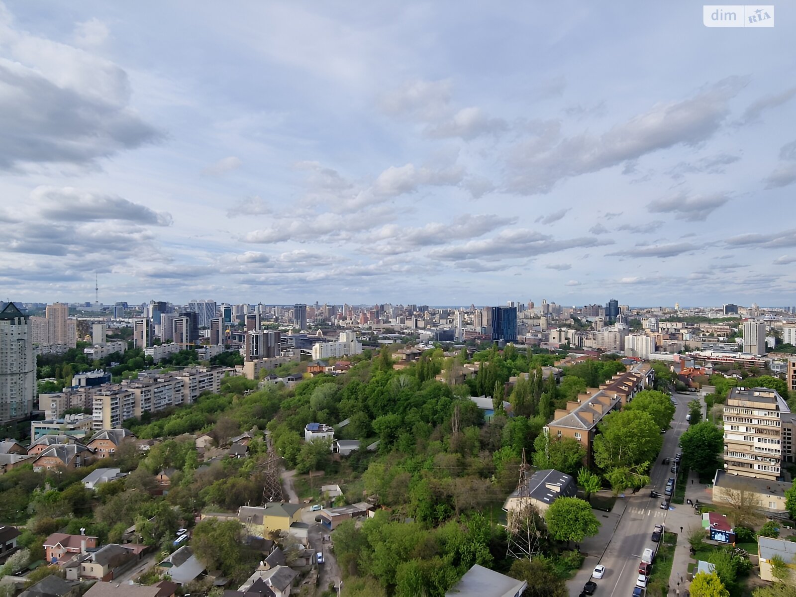 трикімнатна квартира в Києві, на вул. Романа Ратушного 9А в довготривалу оренду помісячно фото 1 трикімнатна квартира в Києві, на вул. Романа Ратушного 9А в довготривалу оренду помісячно фото 1