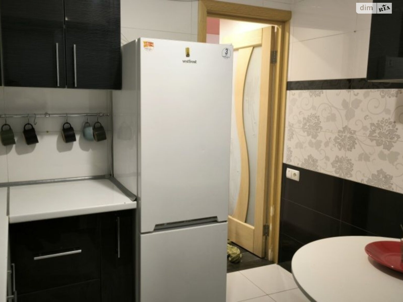 трехкомнатная квартира в Киеве, район Русановка, на ул. Энтузиастов 29/2 в аренду на долгий срок помесячно фото 1