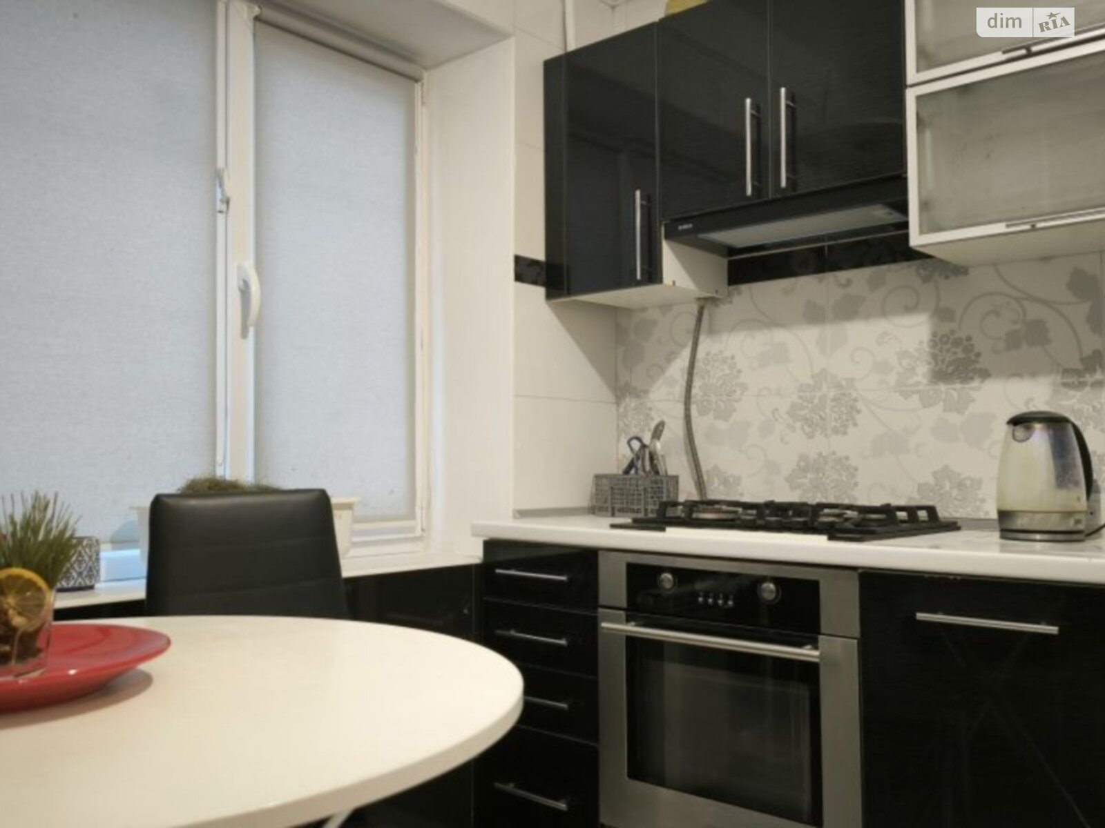 трехкомнатная квартира в Киеве, район Русановка, на ул. Энтузиастов 29/2 в аренду на долгий срок помесячно фото 1