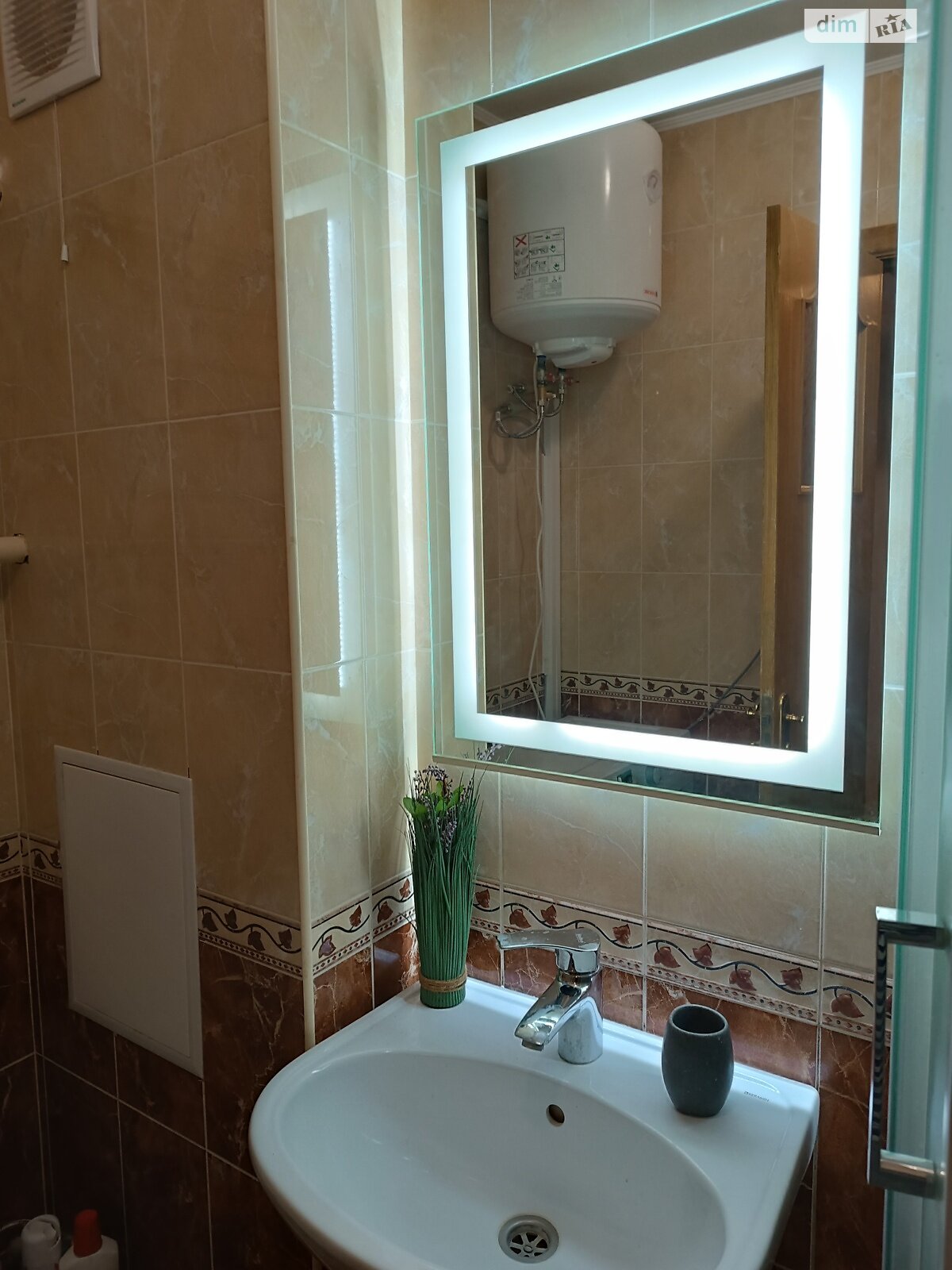 двокімнатна квартира в Києві, район Русанівка, на наб. Русанівська 6 в довготривалу оренду помісячно фото 1